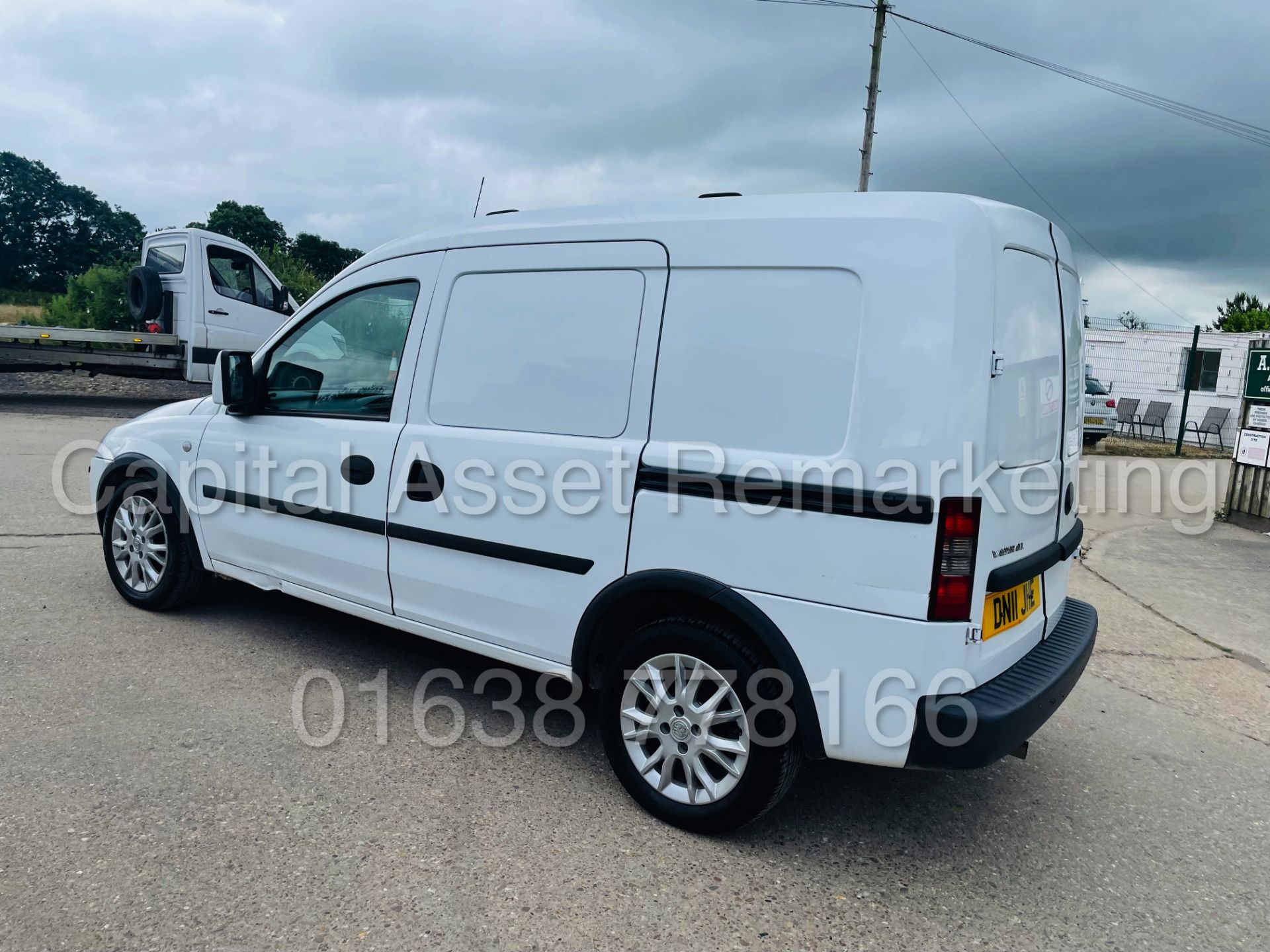 VAUXHALL COMBO CDTI *5 SEATER CREW VAN* (2011 - 11 REG) 'CDTI - 5 SPEED' (1 FORMER KEEPER) - Image 9 of 44