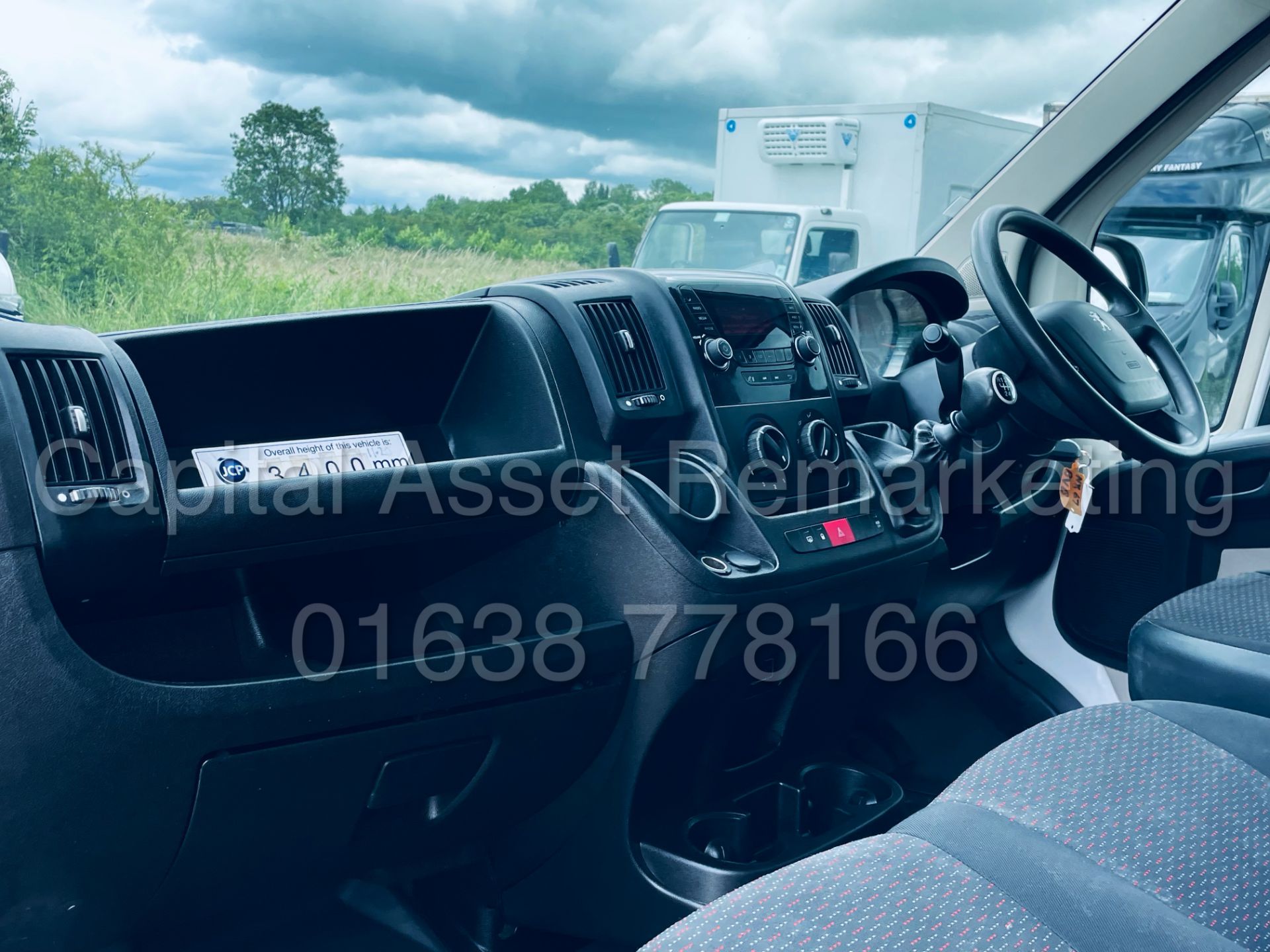 PEUGEOT BOXER *LWB - LOW LOADER / LUTON BOX VAN* (2018 - EURO 6) '2.0 BLUE HDI - 6 SPEED' *U-LEZ* - Bild 18 aus 41