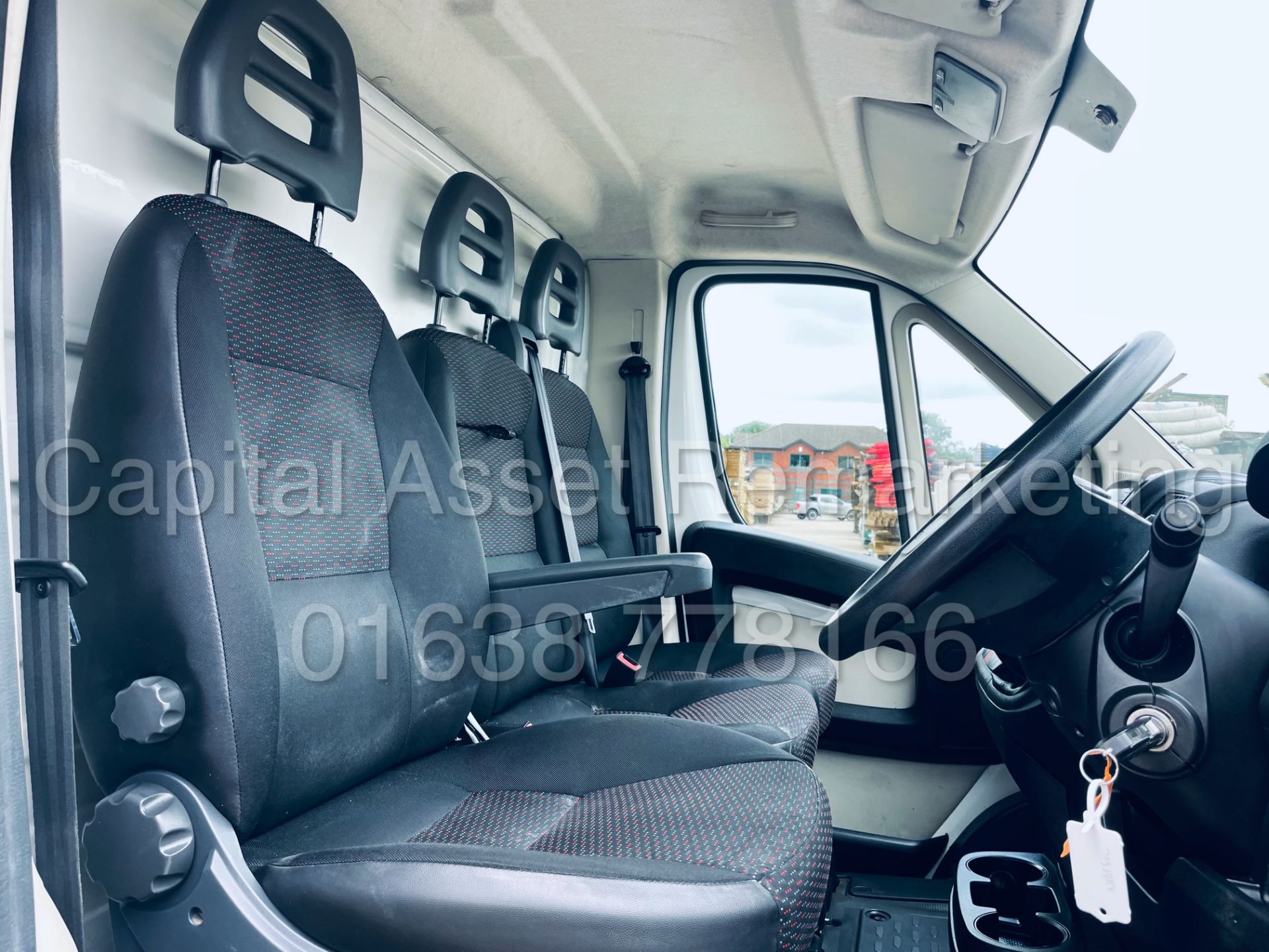 PEUGEOT BOXER *LWB - LOW LOADER / LUTON BOX VAN* (2018 - EURO 6) '2.0 BLUE HDI - 6 SPEED' *U-LEZ* - Bild 26 aus 41