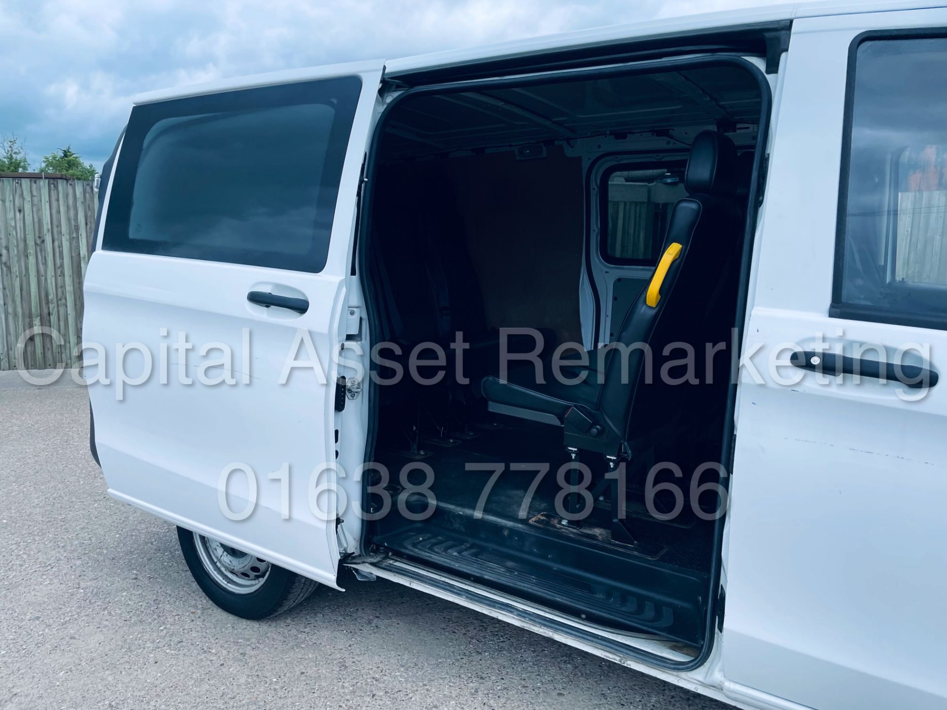 MERCEDES-BENZ VITO *LWB - PANEL VAN / 9 SEATER CREW VAN* (2017 - EURO 6) '6 SPEED - CRUISE CONTROL' - Image 17 of 34