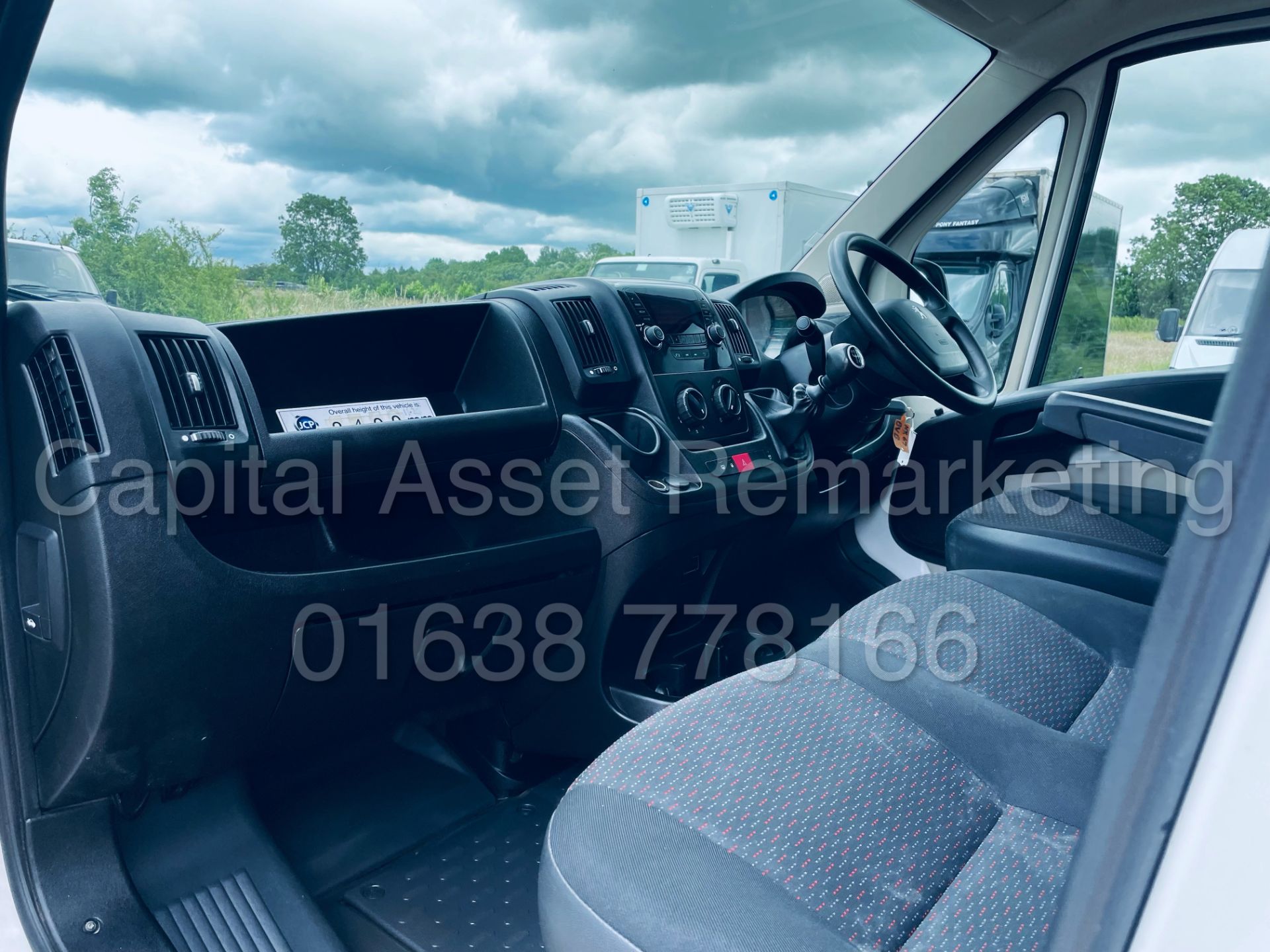 PEUGEOT BOXER *LWB - LOW LOADER / LUTON BOX VAN* (2018 - EURO 6) '2.0 BLUE HDI - 6 SPEED' *U-LEZ* - Image 20 of 41