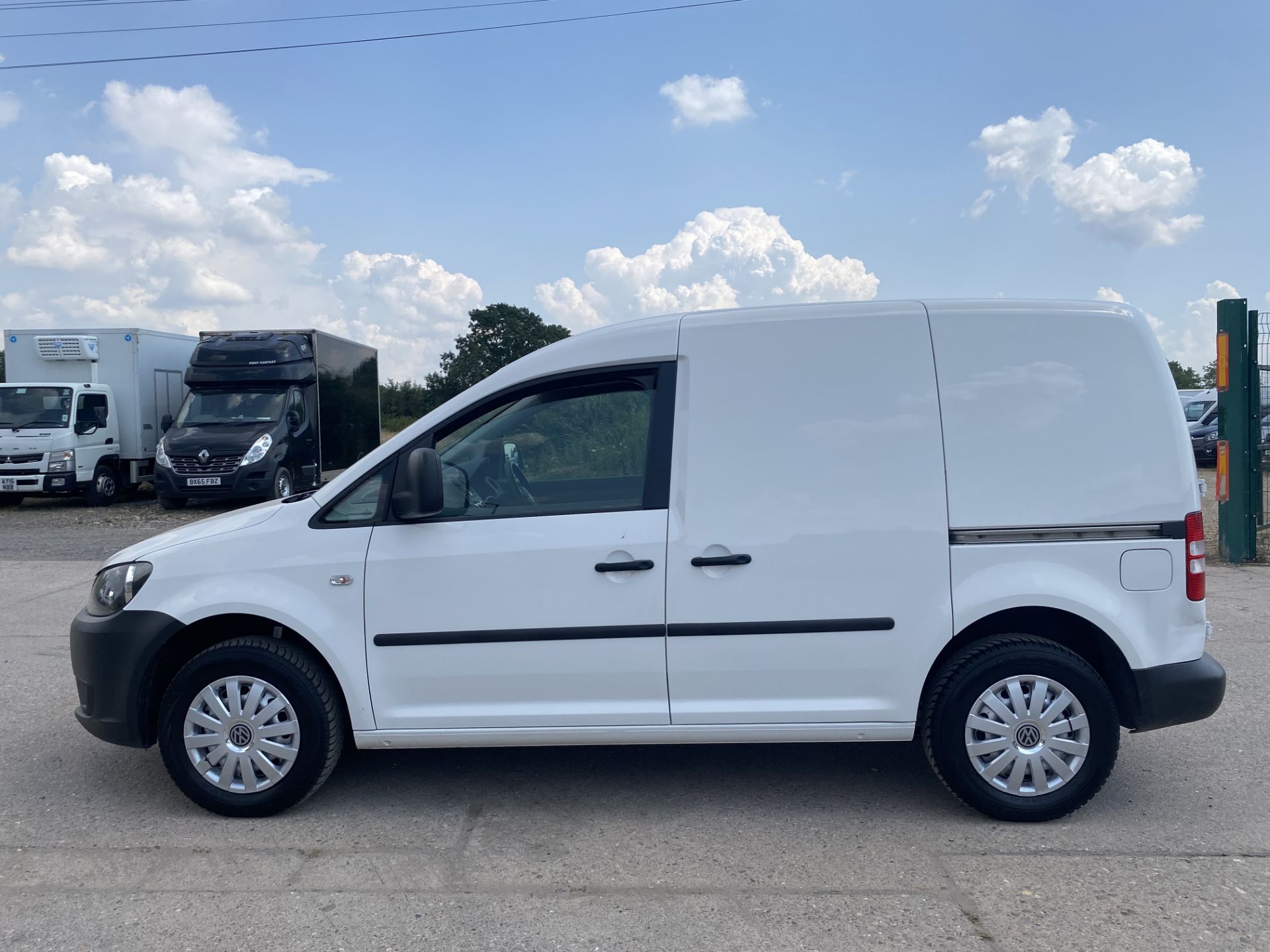 VOLKSWAGEN CADDY C20 1.6TDI (2016 MODEL) AIR CON - SLD - 1 KEEPER - NO VAT!!! - LOOK!!! - Image 5 of 16