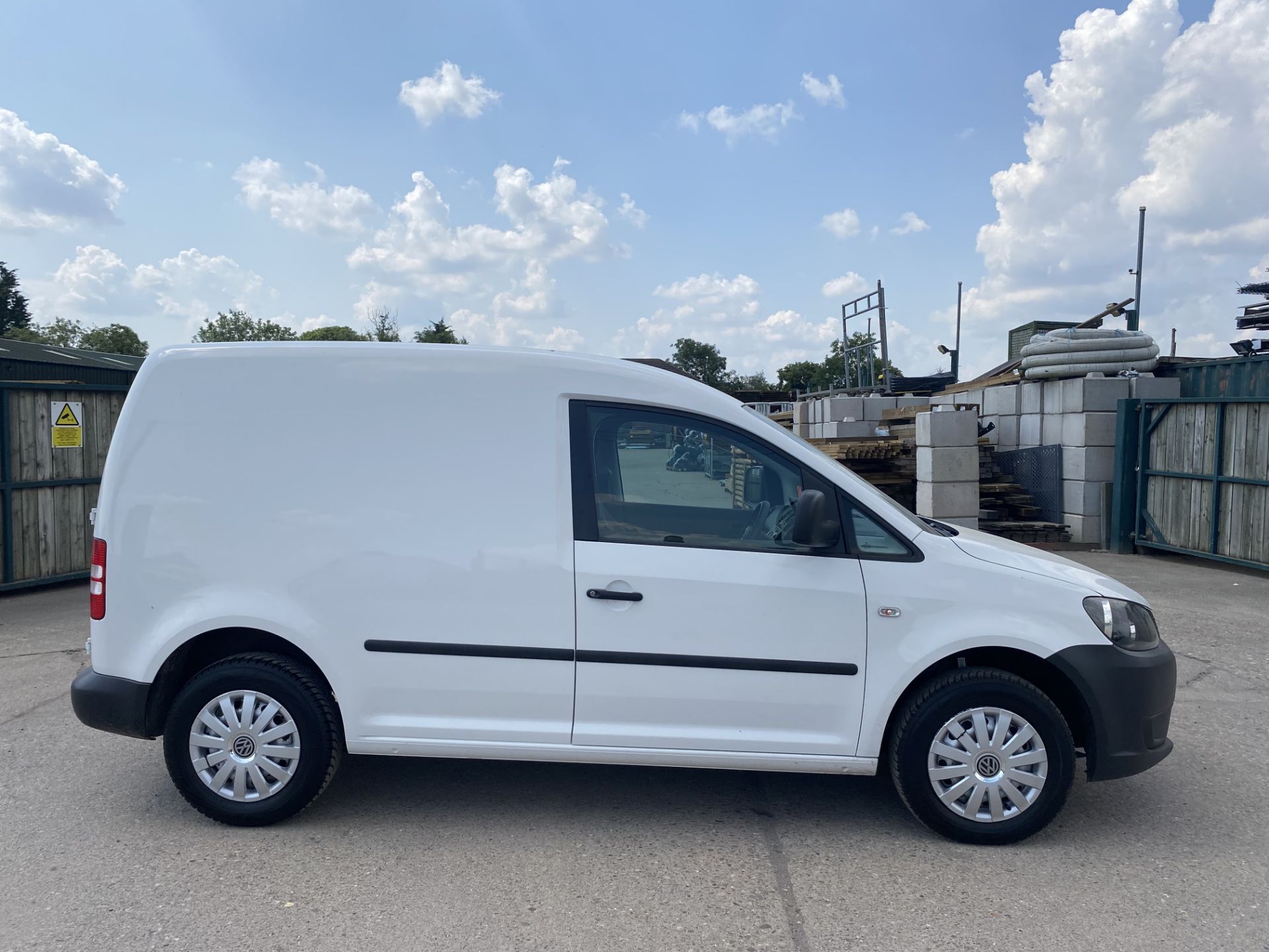 VOLKSWAGEN CADDY C20 1.6TDI (2016 MODEL) AIR CON - SLD - 1 KEEPER - NO VAT!!! - LOOK!!! - Image 9 of 16