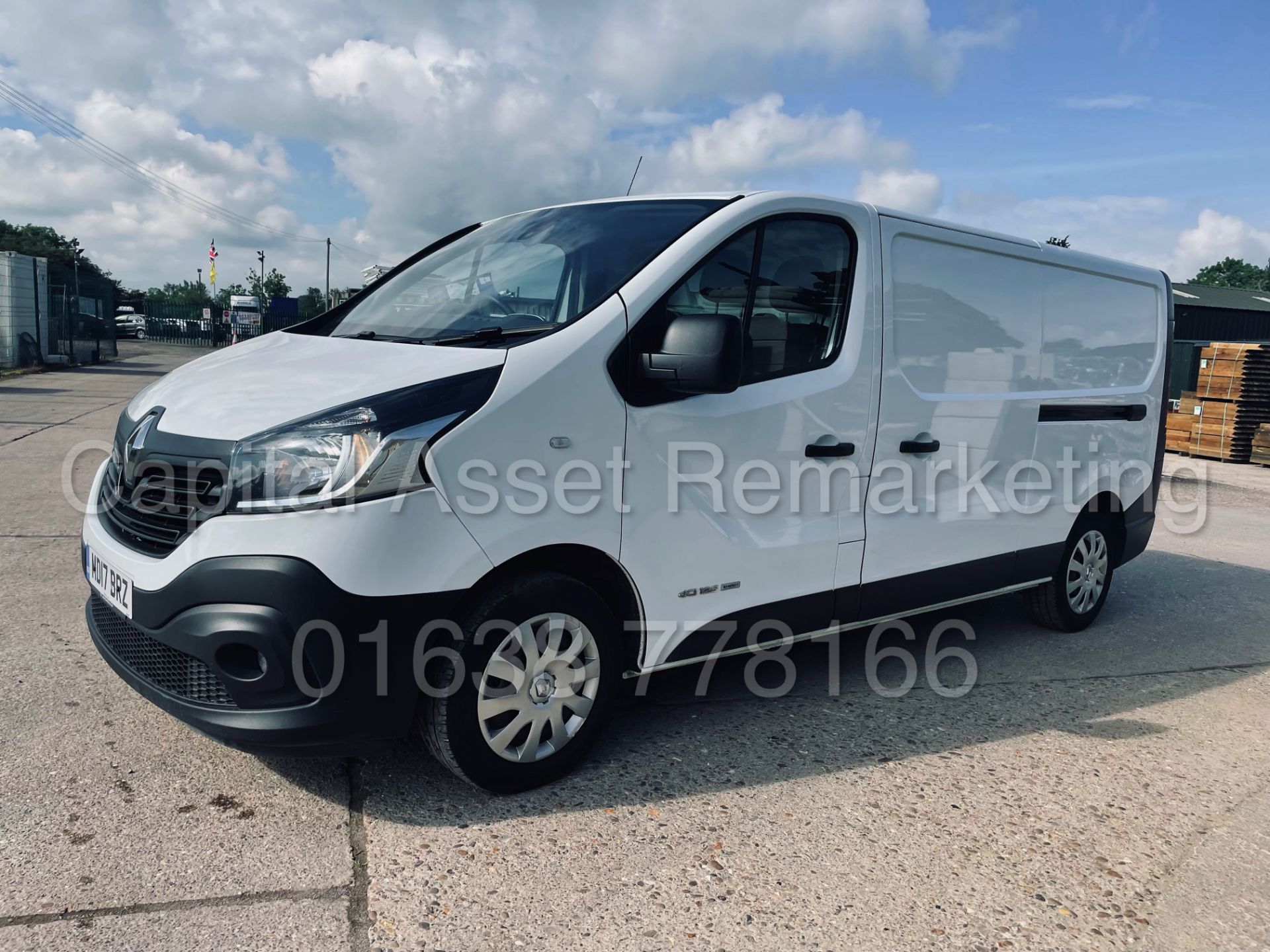 RENAULT TRAFIC LL29 *BUSINESS ENERGY* LWB PANEL VAN (2017 - EURO 6) '1.6 DCI' *A/C - SAT NAV* - Image 6 of 44