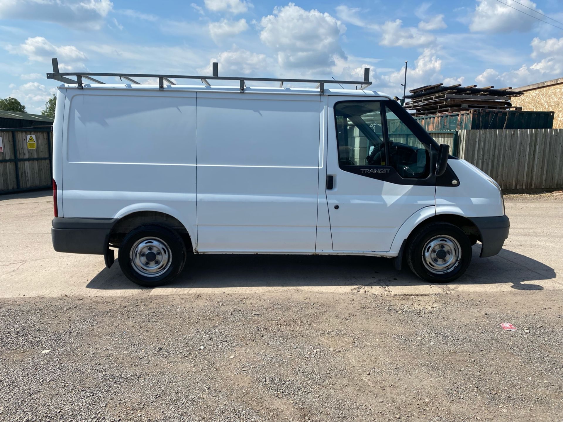 (ON SALE) FORD TRANSIT 85 T260s *2198 CC - 84 BHP* PANEL VAN (2010 - 10 REG) NO VAT!!! SAVE 20% !!! - Image 16 of 27