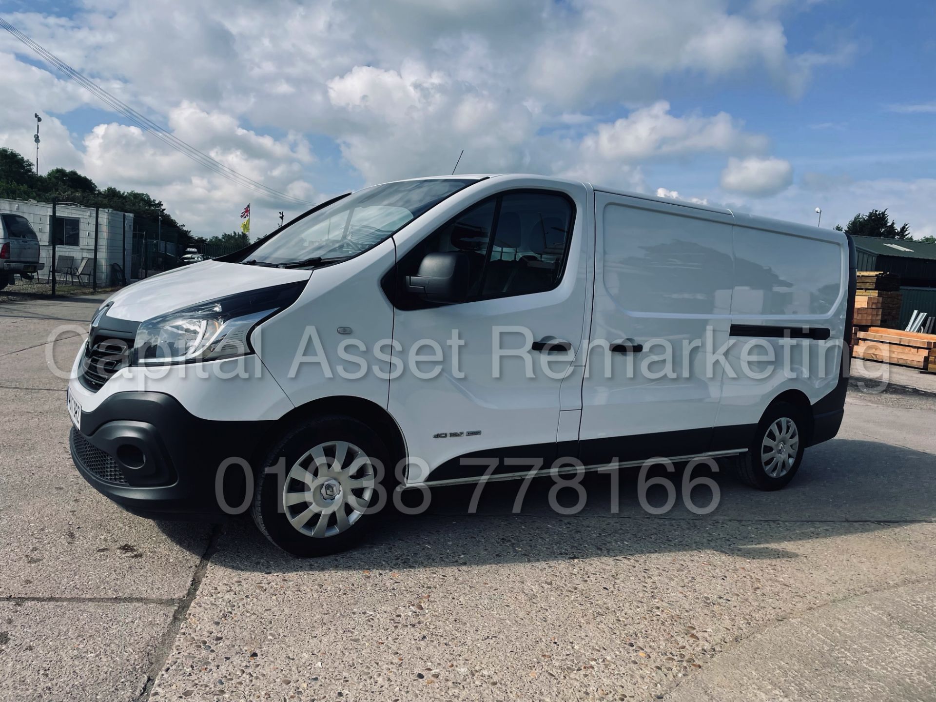 RENAULT TRAFIC LL29 *BUSINESS ENERGY* LWB PANEL VAN (2017 - EURO 6) '1.6 DCI' *A/C - SAT NAV* - Image 7 of 44