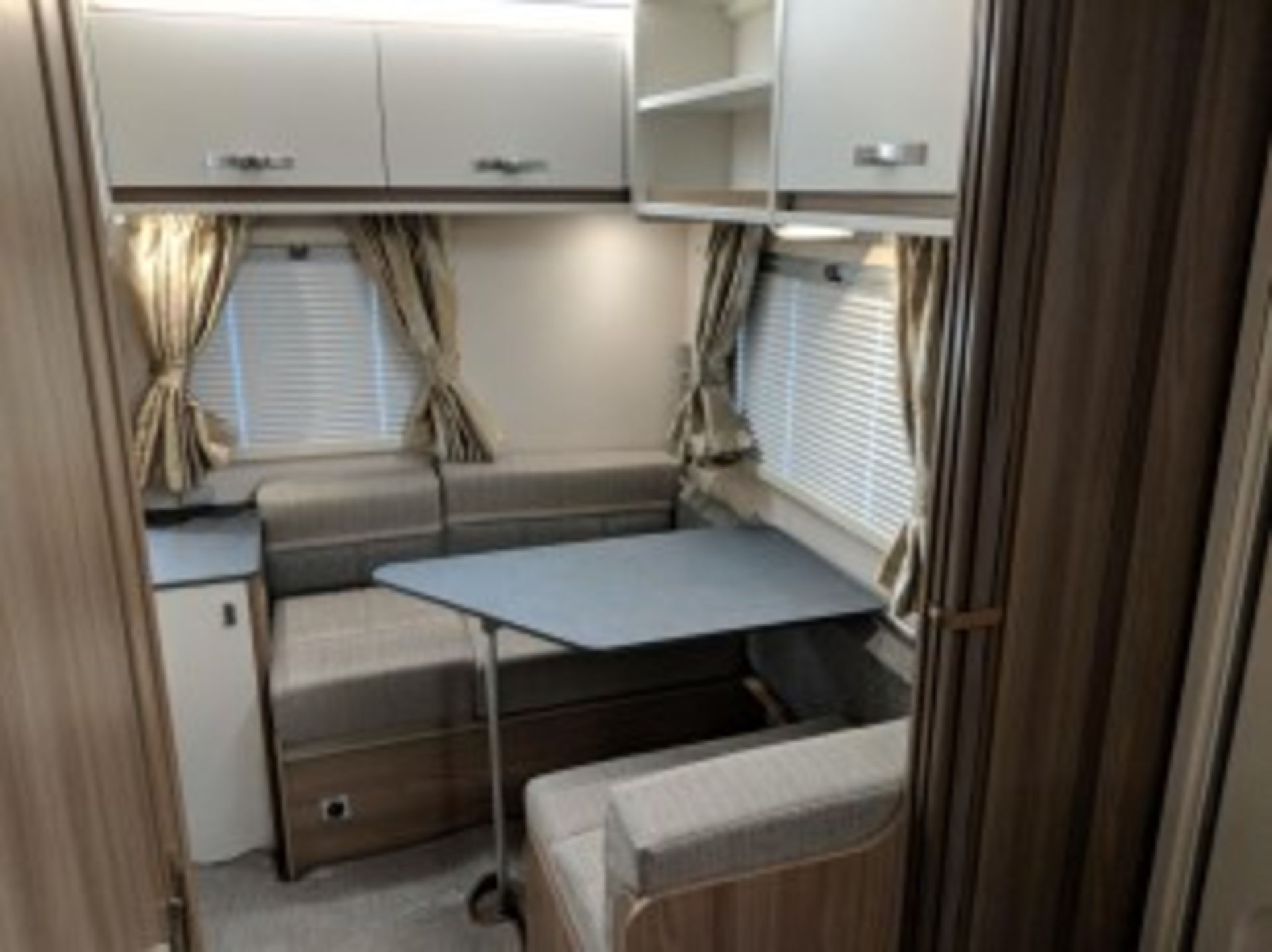 SWIFT AVENTURA "SPECIAL EDITION" EW WITH FIXED BED - TWIN AXEL - NEW / UNUSED - 6 BERTH - LOOK!!! - Image 5 of 7