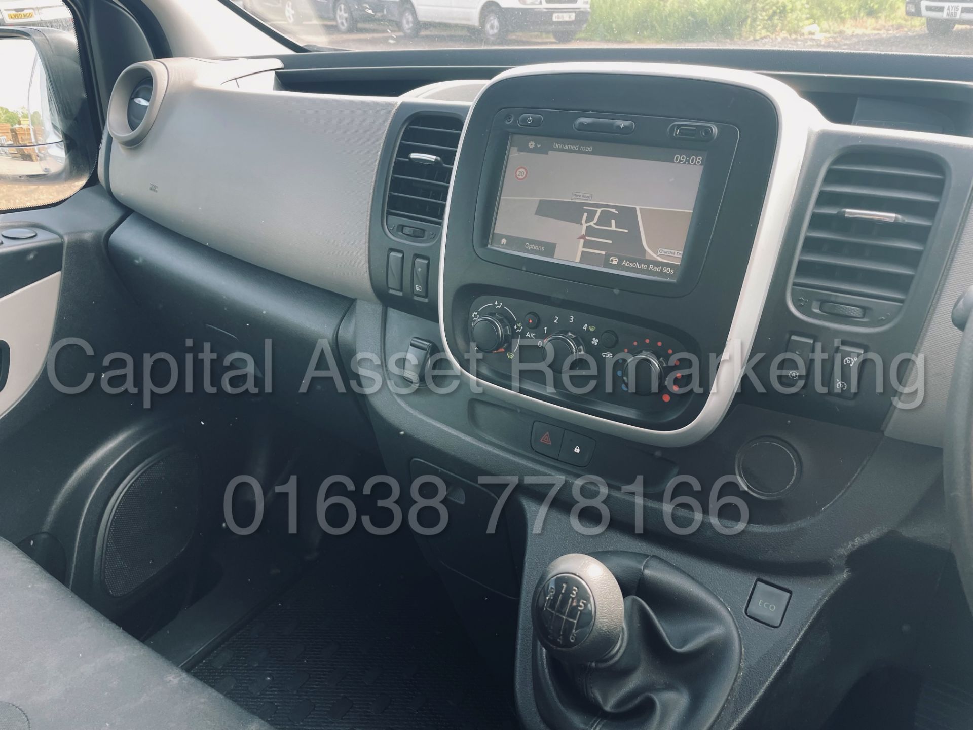 RENAULT TRAFIC LL29 *BUSINESS ENERGY* LWB PANEL VAN (2017 - EURO 6) '1.6 DCI' *A/C - SAT NAV* - Image 35 of 44