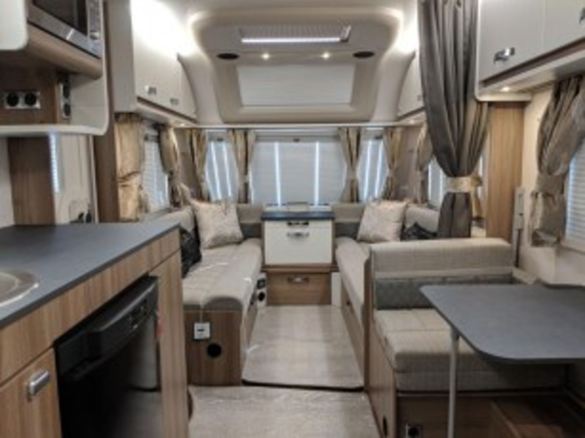 SWIFT AVENTURA "SPECIAL EDITION" EW WITH FIXED BED - TWIN AXEL - NEW / UNUSED - 6 BERTH - LOOK!!! - Image 2 of 7