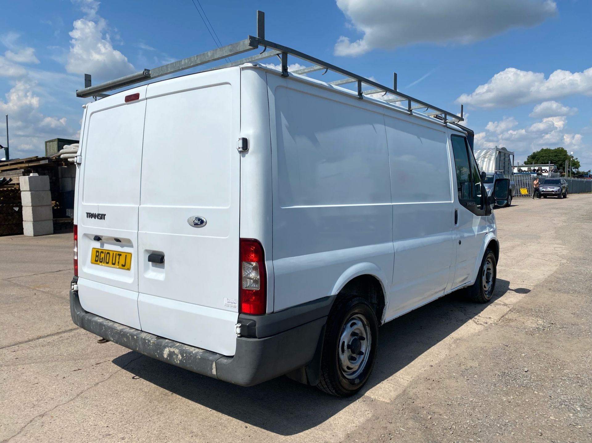 (ON SALE) FORD TRANSIT 85 T260s *2198 CC - 84 BHP* PANEL VAN (2010 - 10 REG) NO VAT!!! SAVE 20% !!! - Image 13 of 27