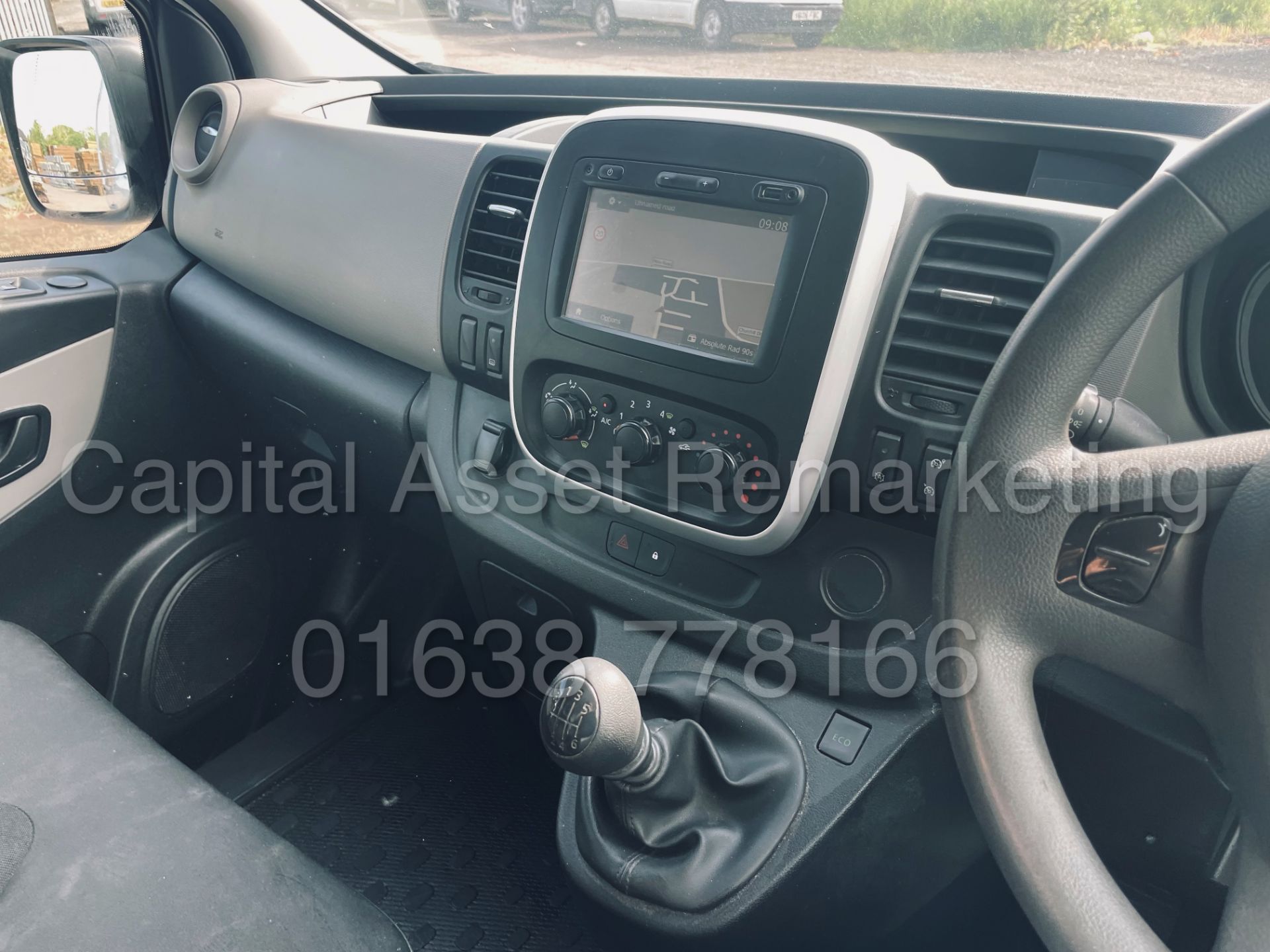 RENAULT TRAFIC LL29 *BUSINESS ENERGY* LWB PANEL VAN (2017 - EURO 6) '1.6 DCI' *A/C - SAT NAV* - Image 34 of 44