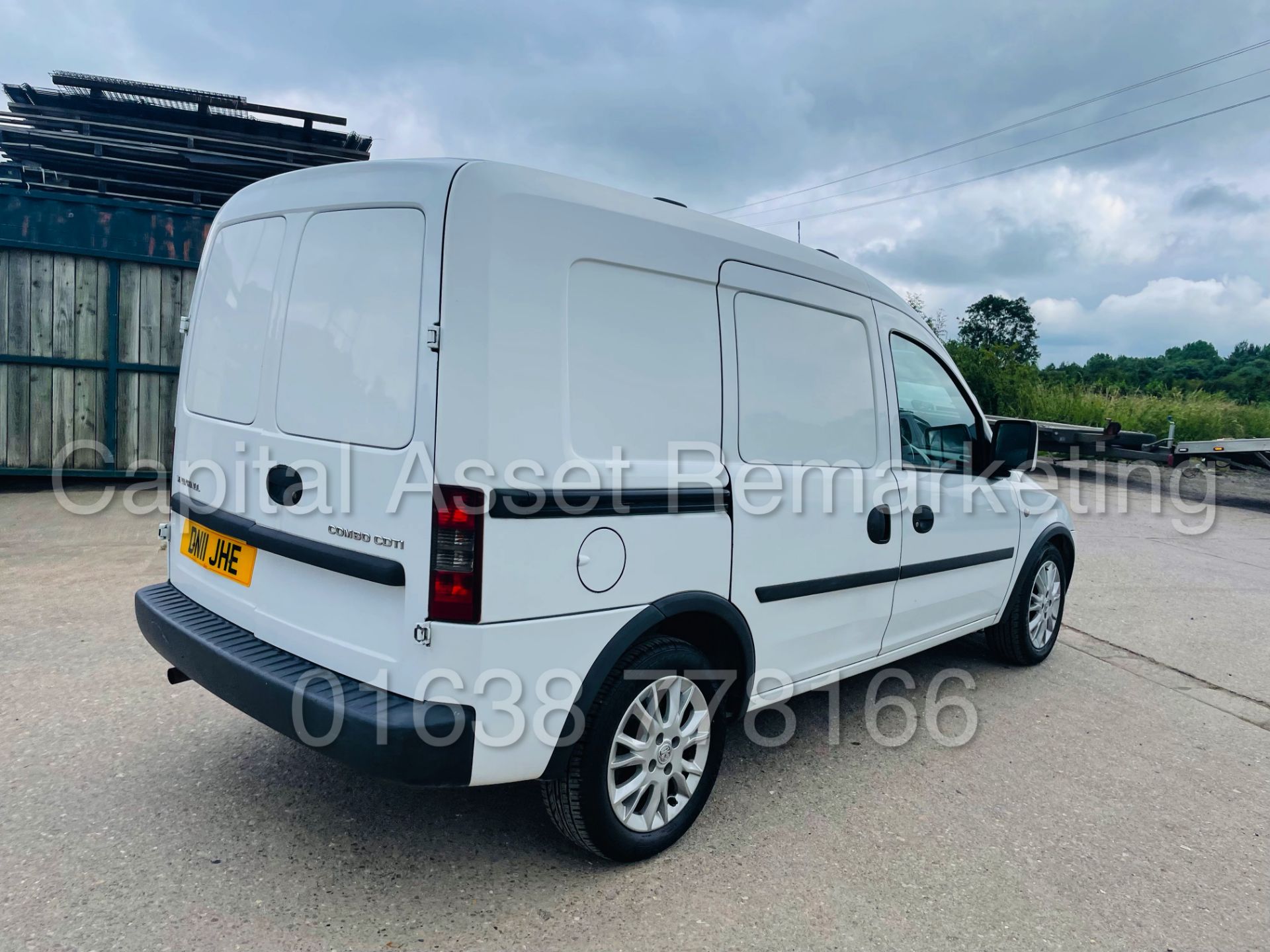 (On Sale) VAUXHALL COMBO CDTI *5 SEATER CREW VAN* (2011 - 11 REG) 'CDTI - 5 SPEED' (1 FORMER KEEPER) - Image 12 of 44