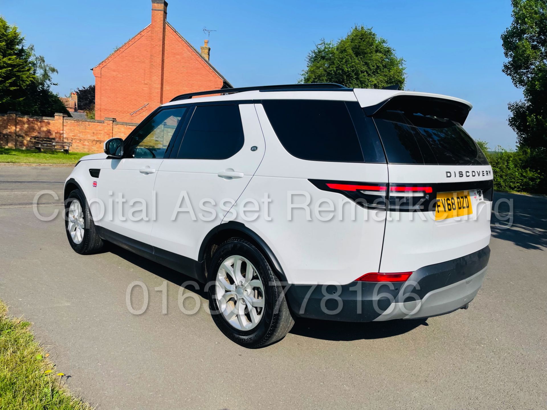 LAND ROVER DISCOVERY 5 *SE EDITION* SUV (2019 - EURO 6) '3.0 TD6 -306 BHP- 8 SPEED AUTO' *HUGE SPEC* - Image 10 of 47