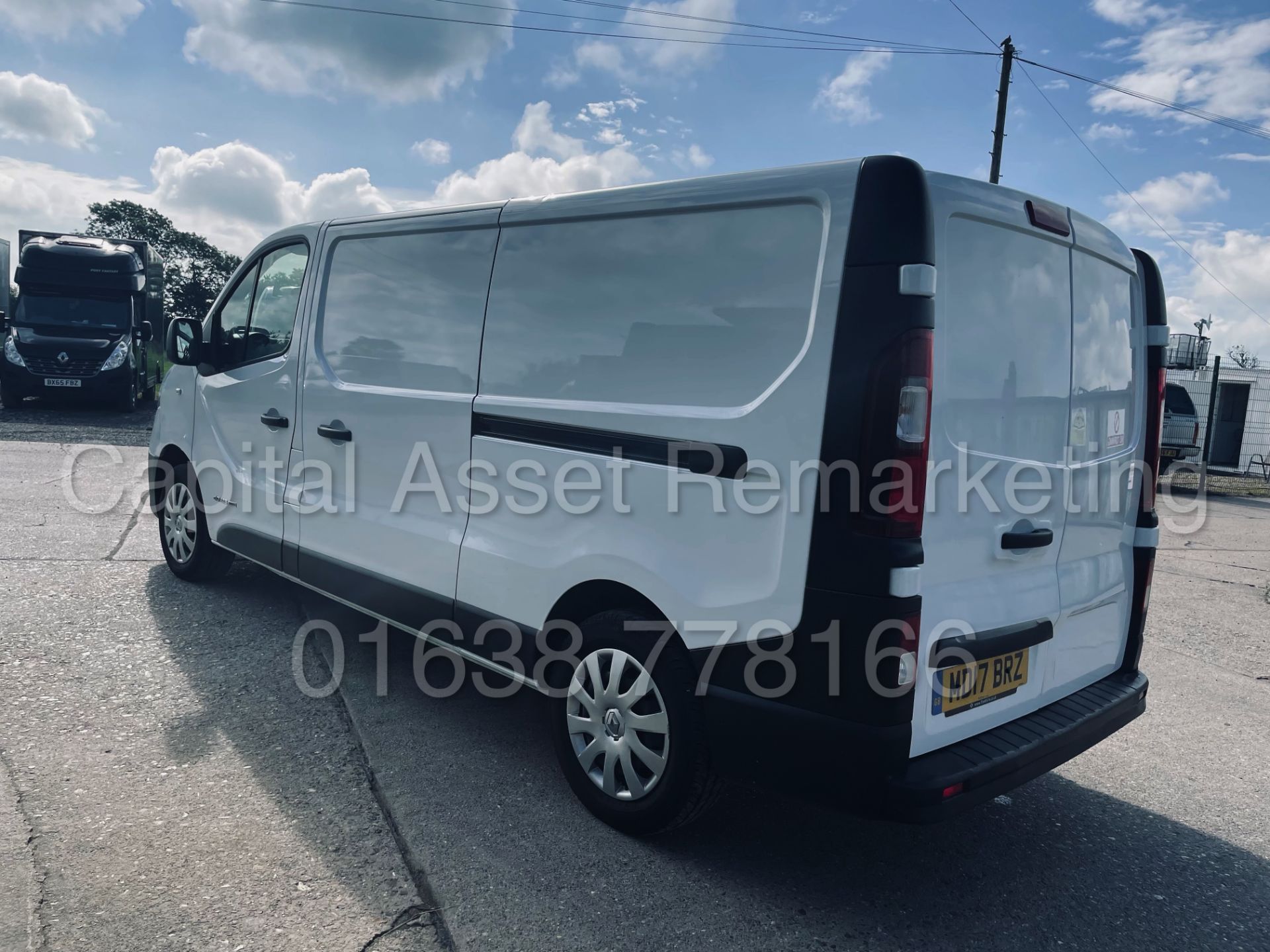 RENAULT TRAFIC LL29 *BUSINESS ENERGY* LWB PANEL VAN (2017 - EURO 6) '1.6 DCI' *A/C - SAT NAV* - Image 10 of 44