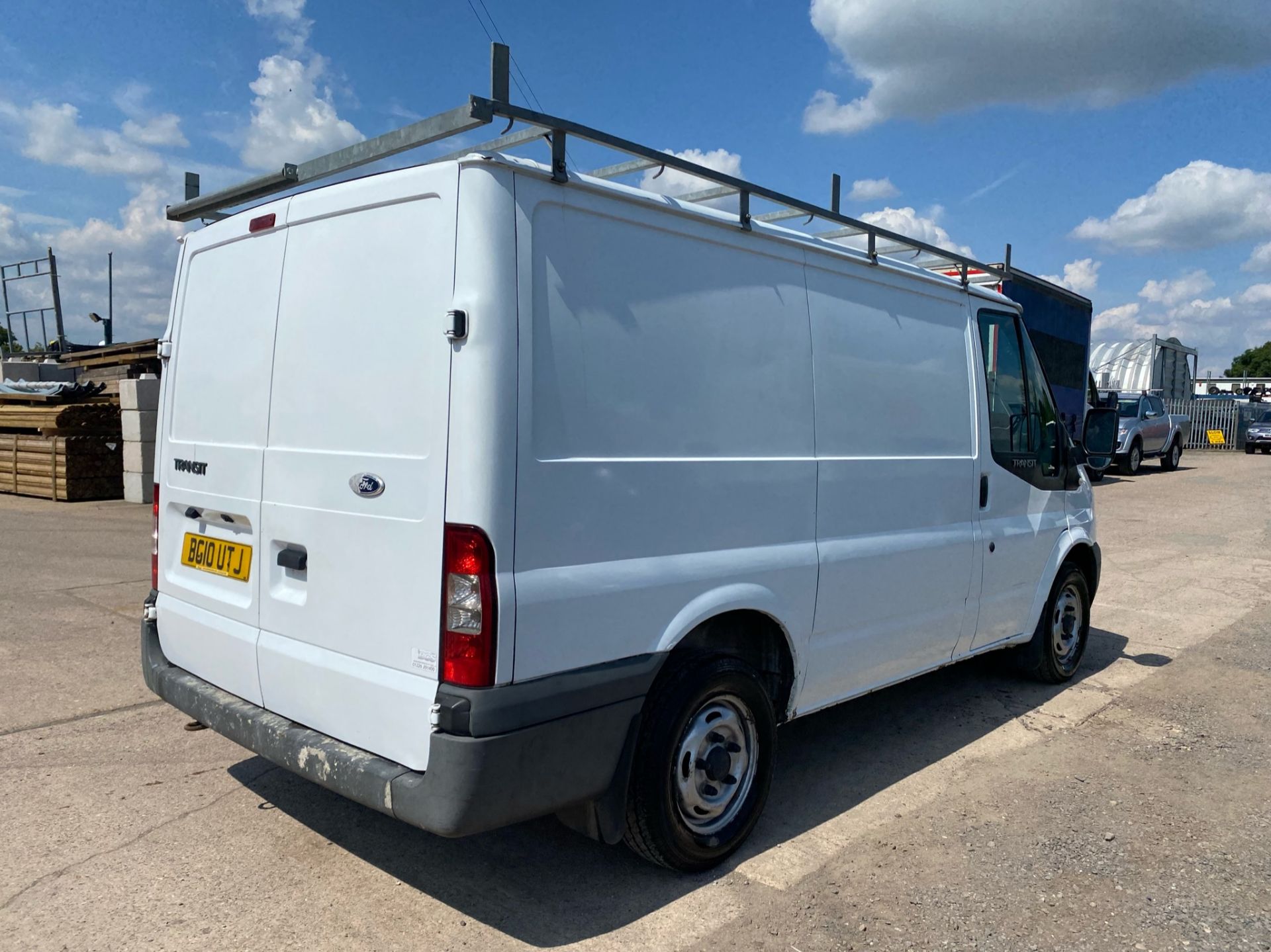 (ON SALE) FORD TRANSIT 85 T260s *2198 CC - 84 BHP* PANEL VAN (2010 - 10 REG) NO VAT!!! SAVE 20% !!! - Image 14 of 27