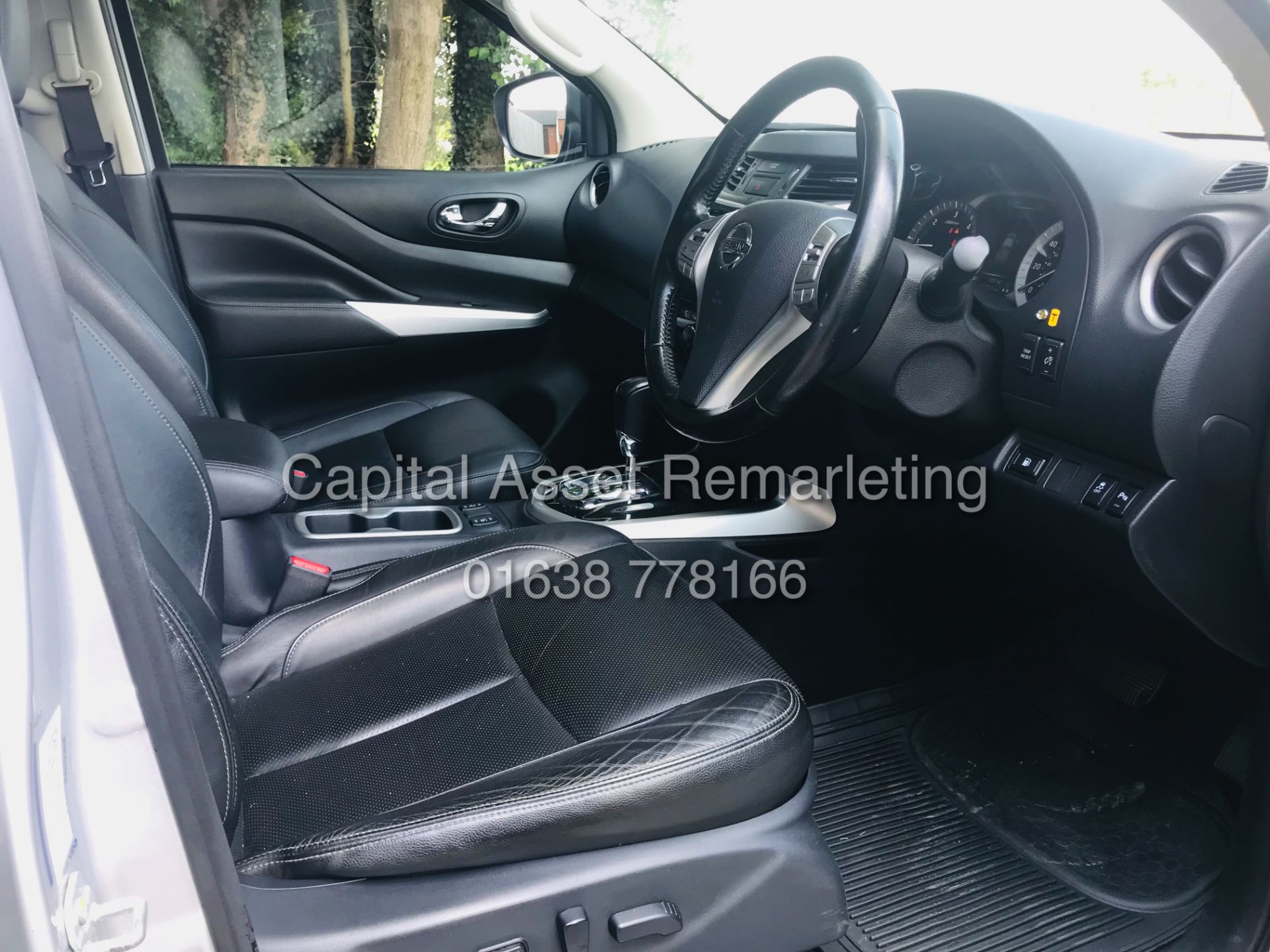 NISSAN NAVARA "TEKNA" DCI AUTO (2019 MODEL) D/C - 1 OWNER FSH - NAV / ELEC SUNROOF - REAR CAMERA - Image 13 of 32