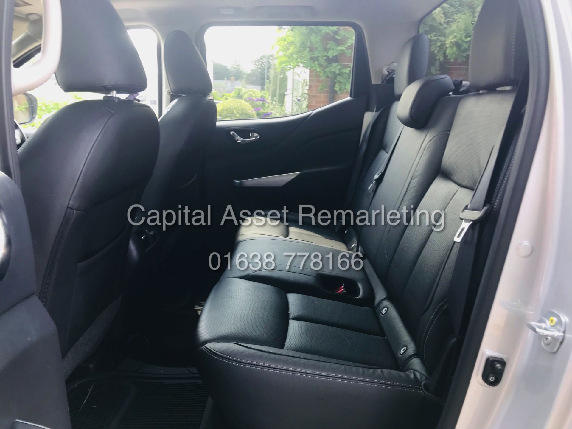 NISSAN NAVARA "TEKNA" DCI AUTO (2019 MODEL) D/C - 1 OWNER FSH - NAV / ELEC SUNROOF - REAR CAMERA - Image 20 of 32