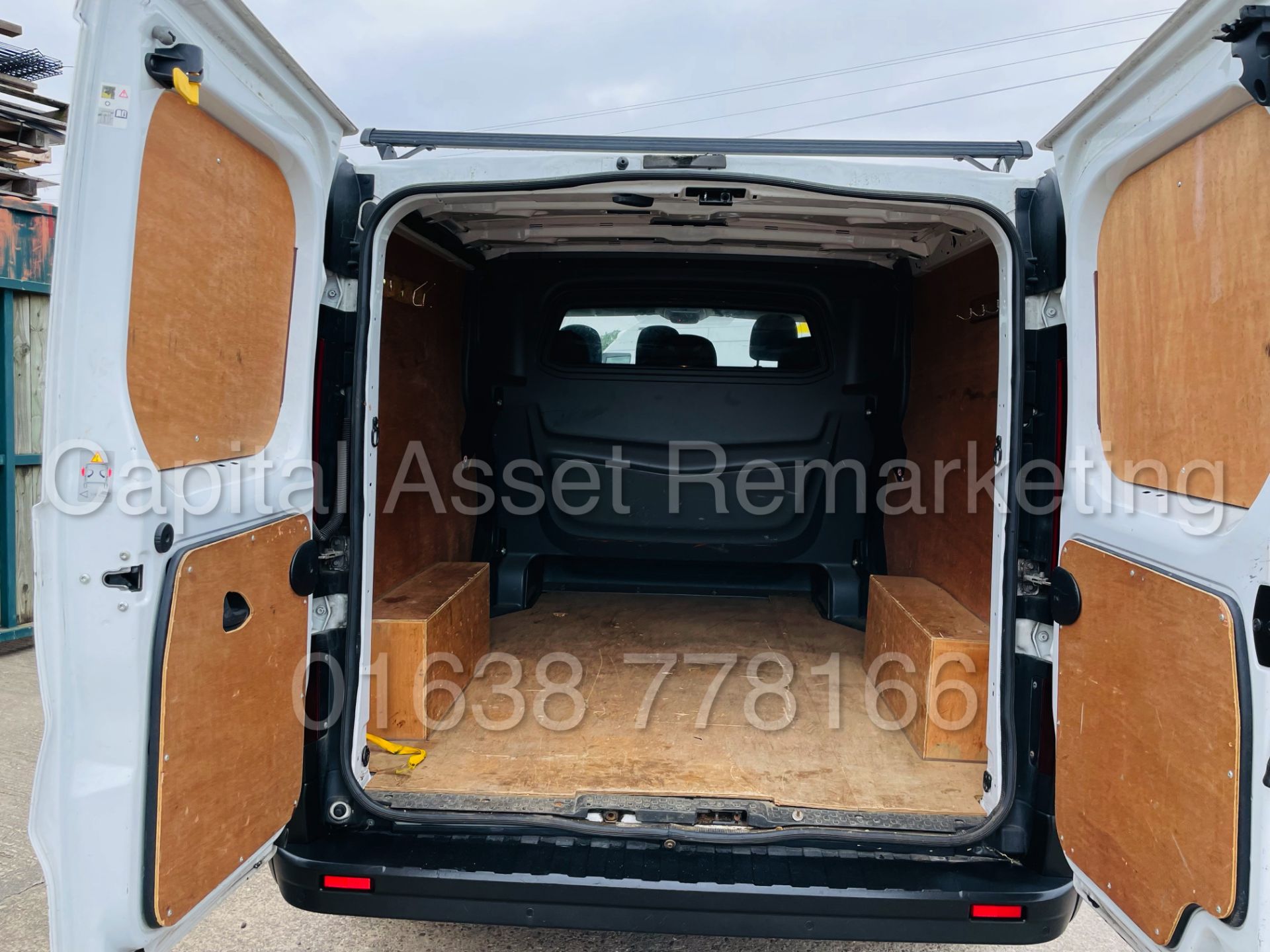 VAUXHALL VIVARO 2900 *LWB - 6 SEATER CREW VAN* (2016 - NEW MODEL) '1.6 CDTI - 115 BHP - 6 SPEED' - Image 26 of 45