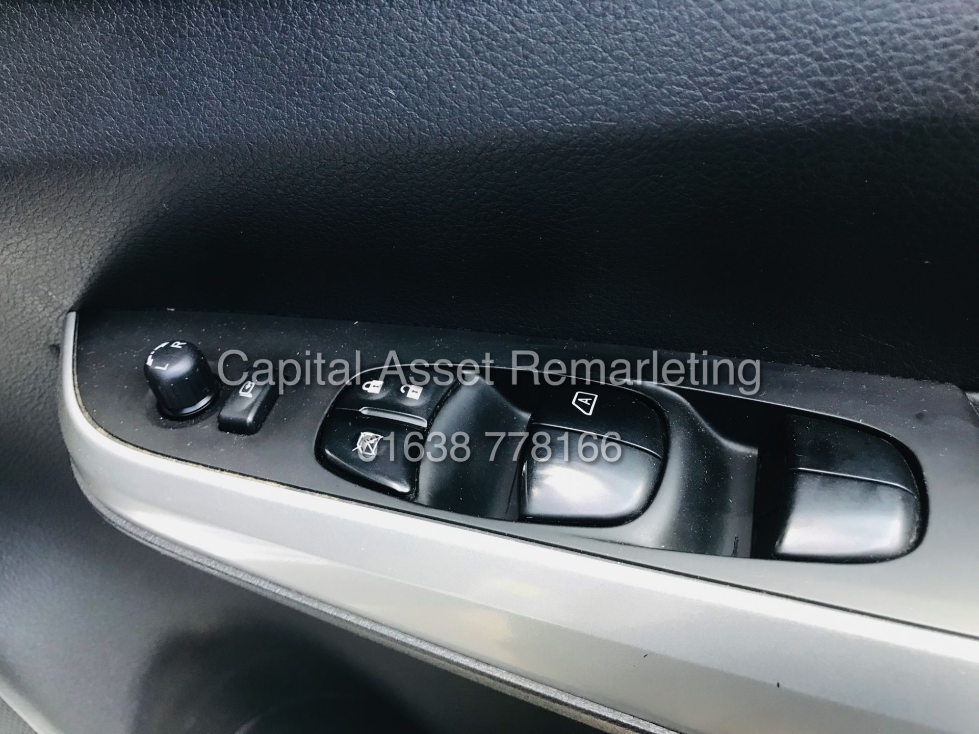 NISSAN NAVARA "TEKNA" DCI AUTO (2019 MODEL) D/C - 1 OWNER FSH - NAV / ELEC SUNROOF - REAR CAMERA - Image 31 of 32