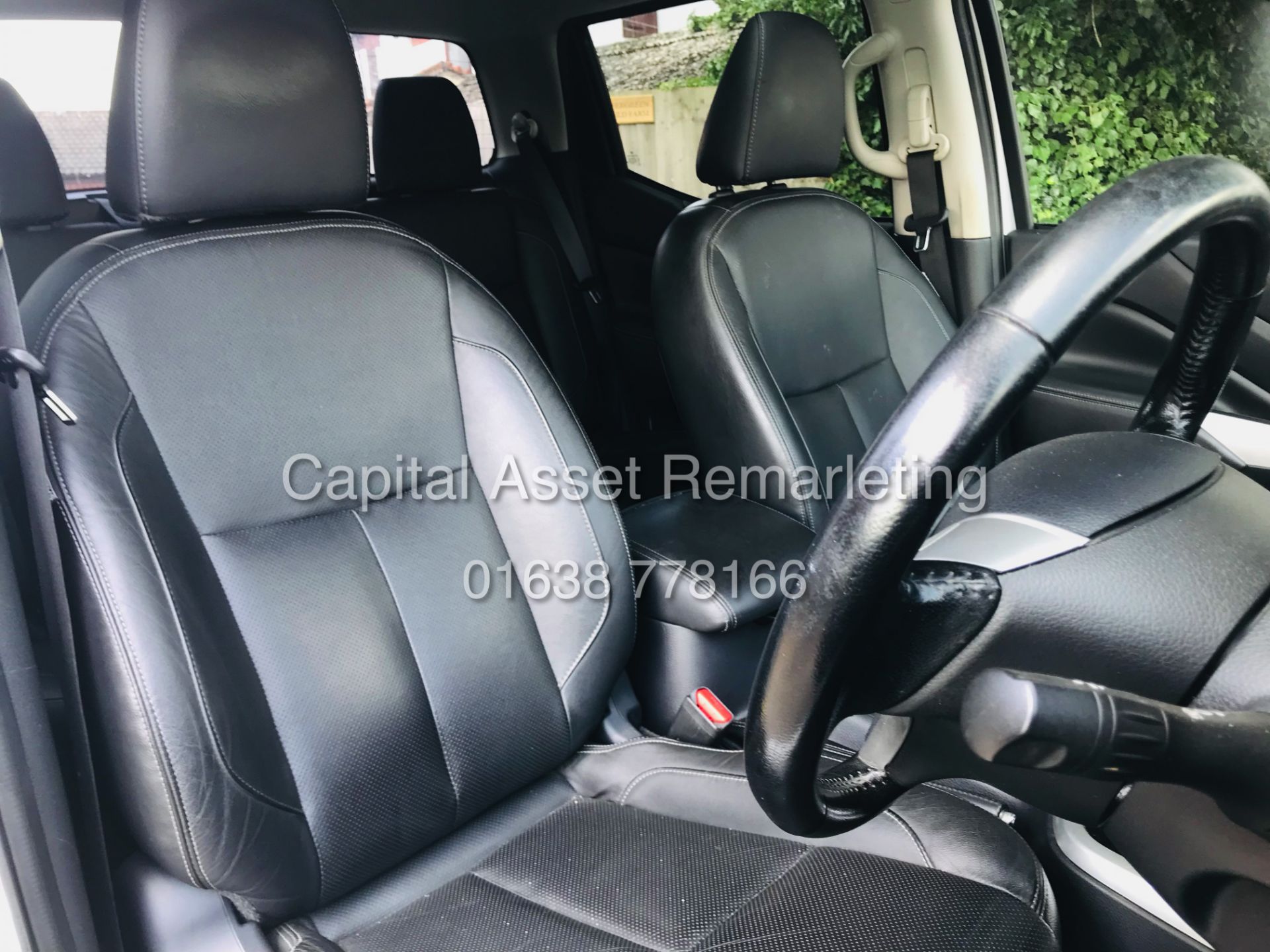 NISSAN NAVARA "TEKNA" DCI AUTO (2019 MODEL) D/C - 1 OWNER FSH - NAV / ELEC SUNROOF - REAR CAMERA - Image 14 of 32