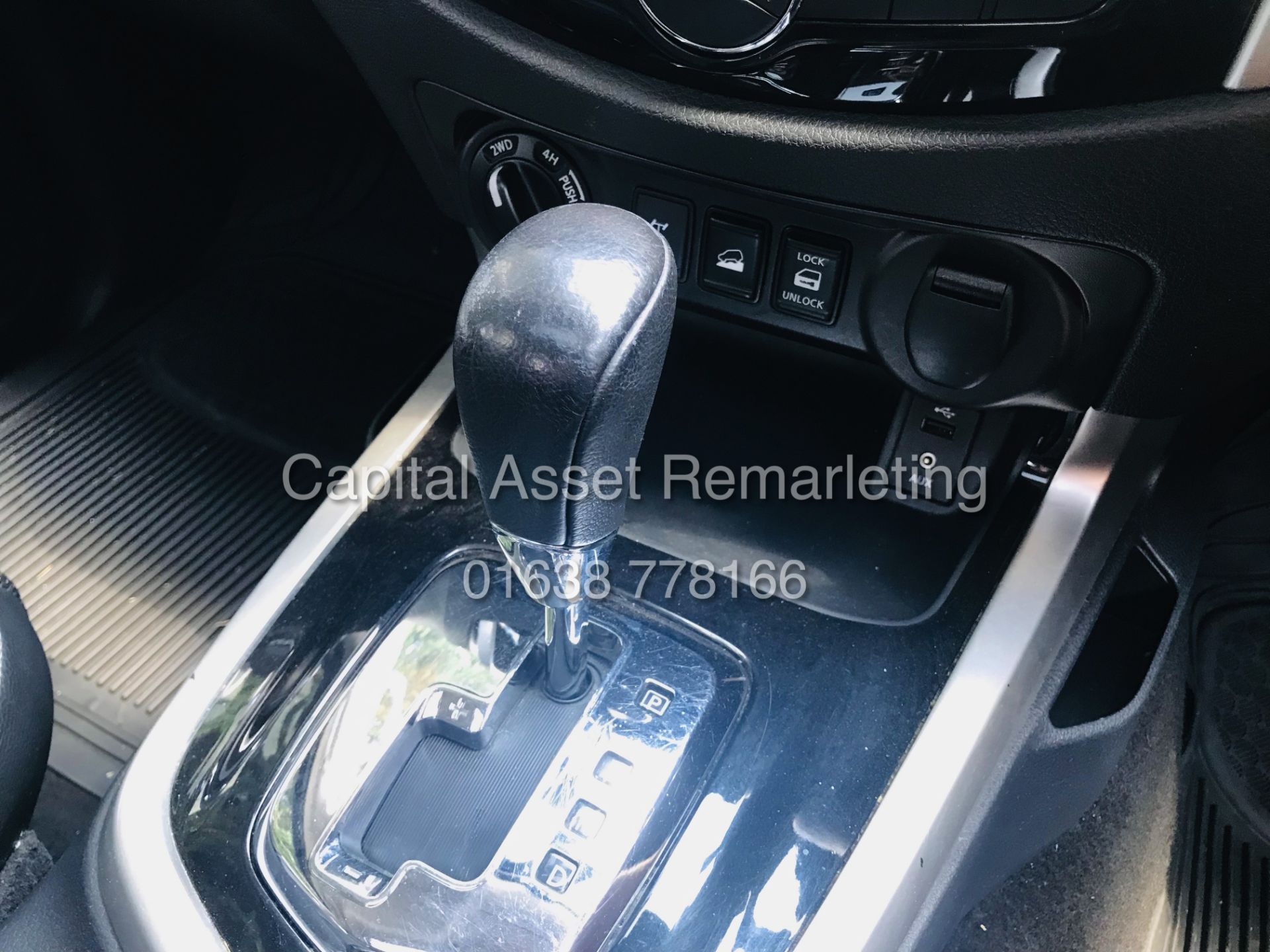 NISSAN NAVARA "TEKNA" DCI AUTO (2019 MODEL) D/C - 1 OWNER FSH - NAV / ELEC SUNROOF - REAR CAMERA - Image 29 of 32