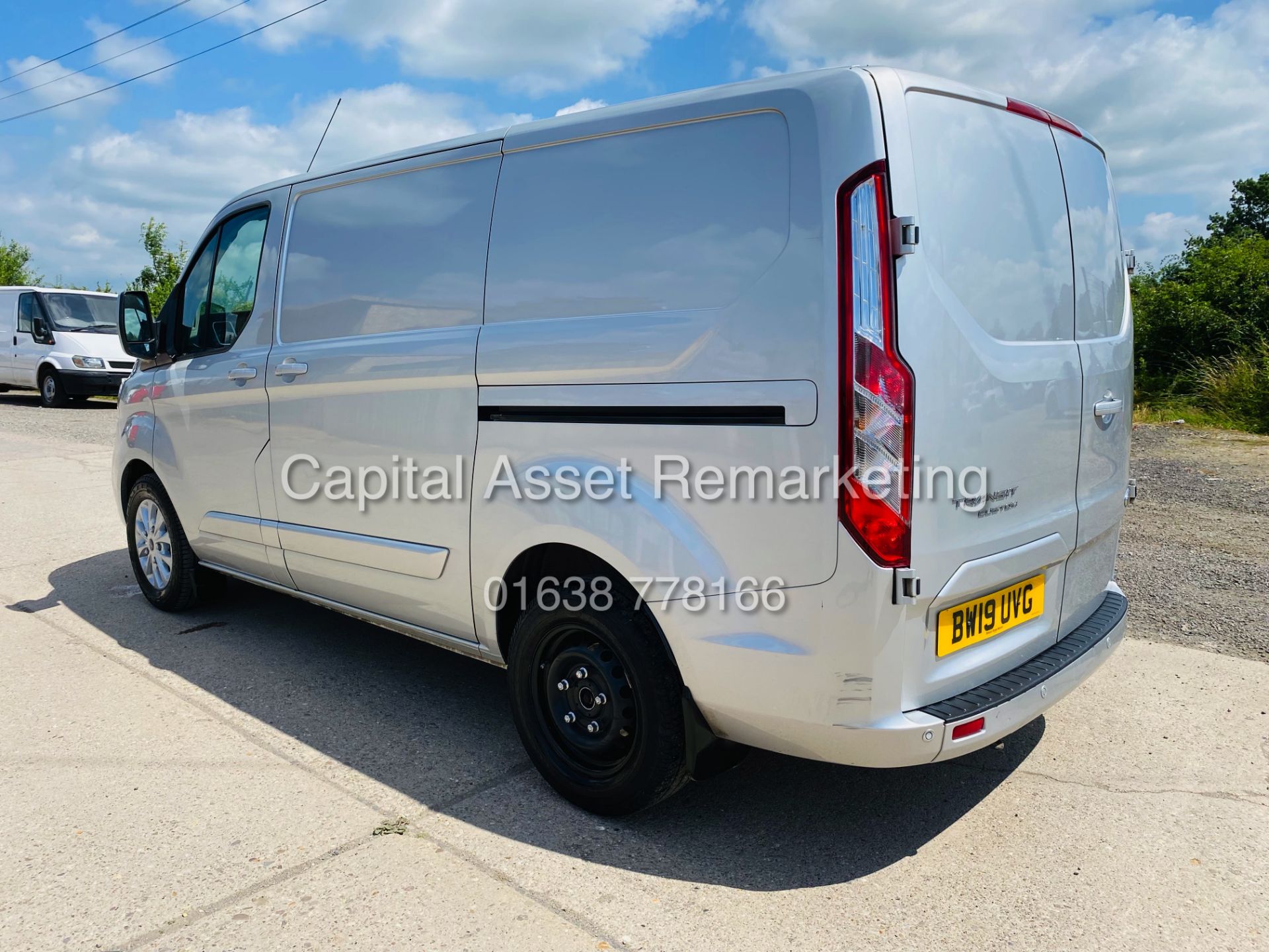 FORD TRANSIT CUSTOM 2.0TDCI (130) LIMITED "SWB" 300 - 19 REG - 1 OWNER - AIR CON - ALLOYS- HUGE SPEC - Image 7 of 21