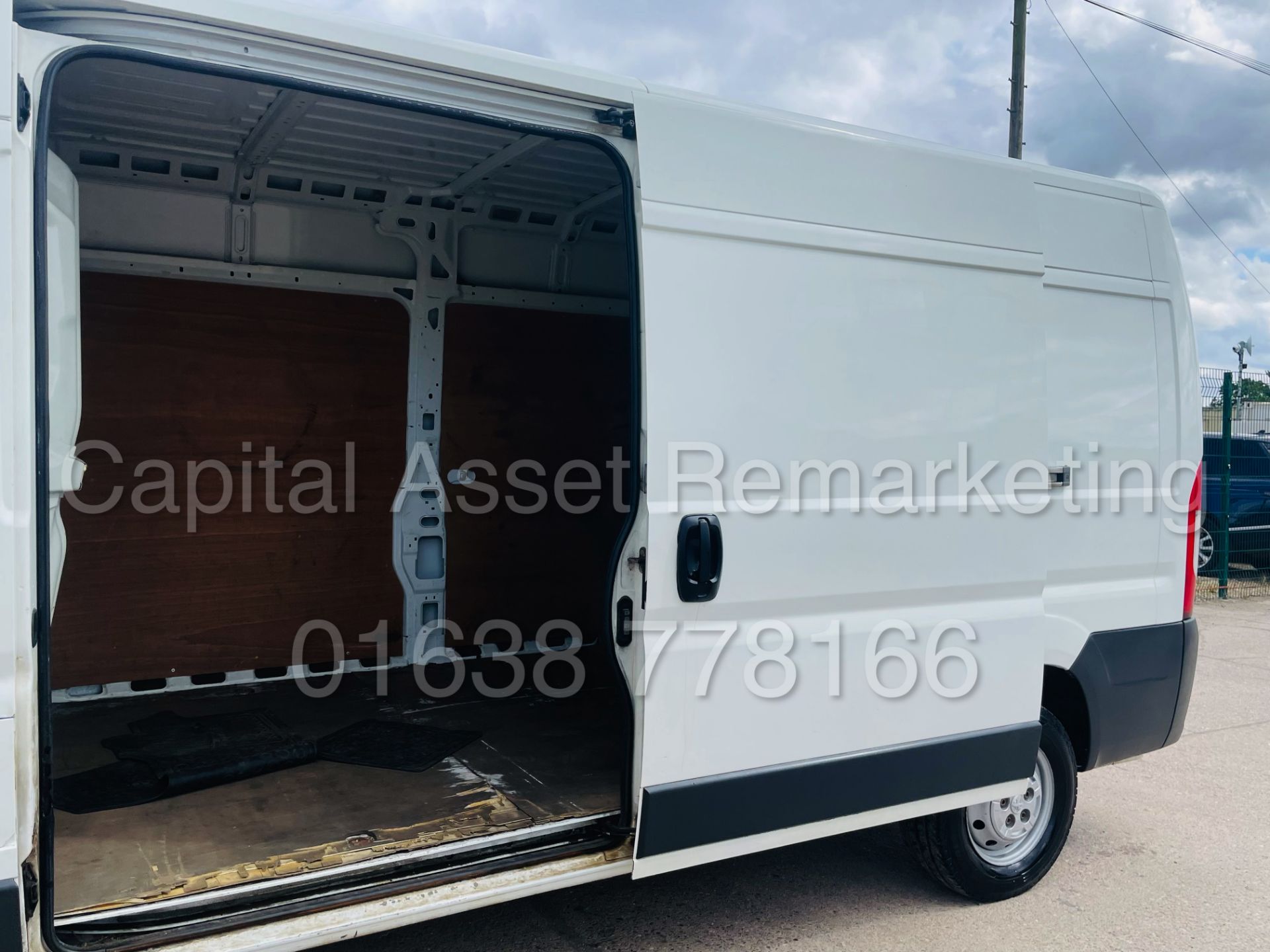 ON SALE PEUGEOT BOXER *PROFESSIONAL* LWB HI-ROOF (2018 - EURO 6) '2.0 BLUE HDI - 6 SPEED' *A/C & NAV - Image 23 of 44