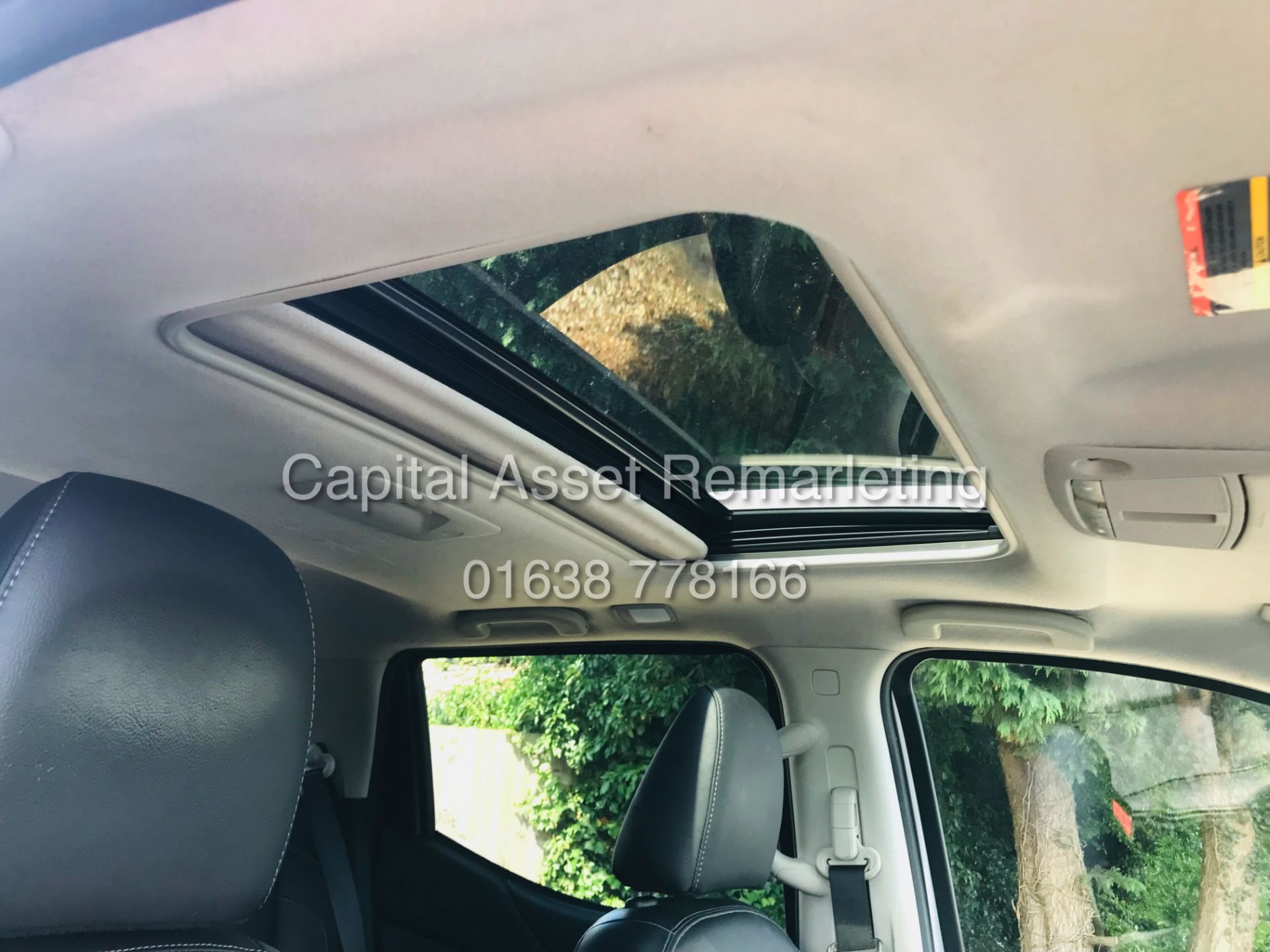 NISSAN NAVARA "TEKNA" DCI AUTO (2019 MODEL) D/C - 1 OWNER FSH - NAV / ELEC SUNROOF - REAR CAMERA - Image 22 of 32