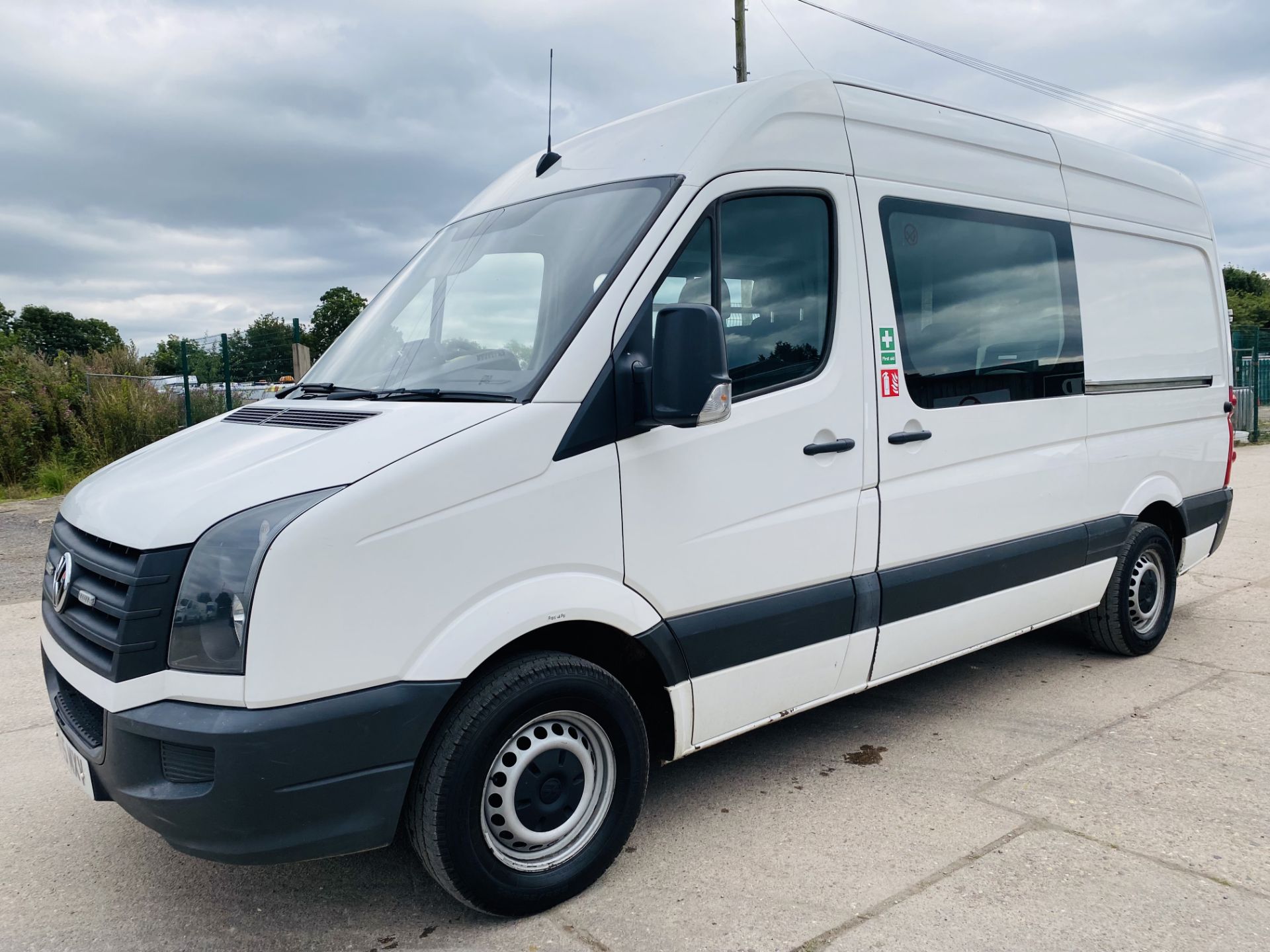 ON SALE VOLKSWAGEN CRAFTER 2.0TDI (136) MWB "MESSING UNIT WITH TOILET" 15 REG - 1 KEEPER - FULL SPEC - Image 6 of 30