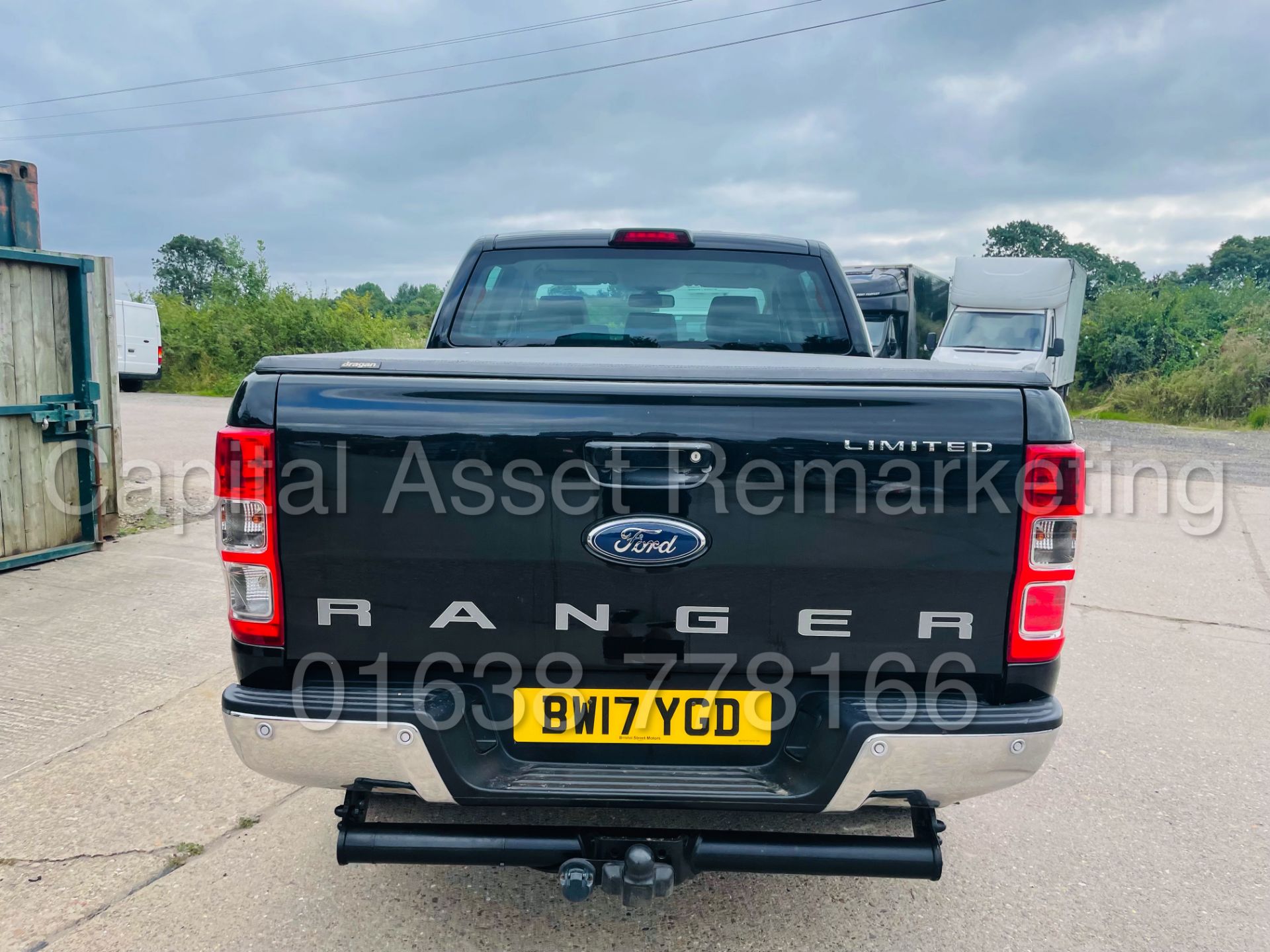 FORD RANGER *LIMITED EDITION* DOUBLE CAB PICK-UP (2017 -EURO 6) 'AUTO - LEATHER' (1 OWNER FROM NEW) - Image 11 of 56