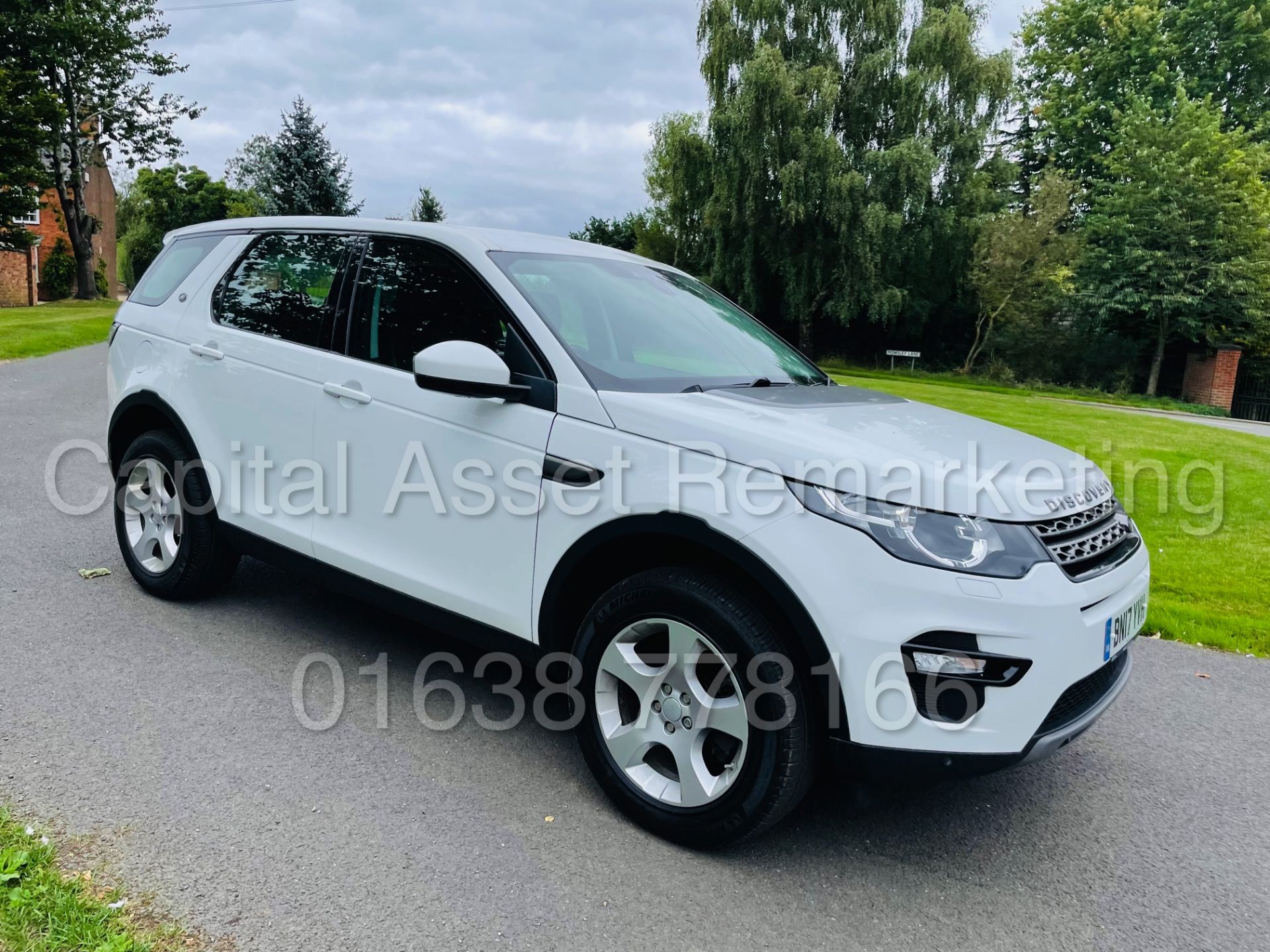 (On Sale) LAND ROVER DISCOVERY SPORT *SE TECH* SUV (2017 -EURO 6) '2.0 TD4 - STOP/START' (1 OWNER) - Image 2 of 52