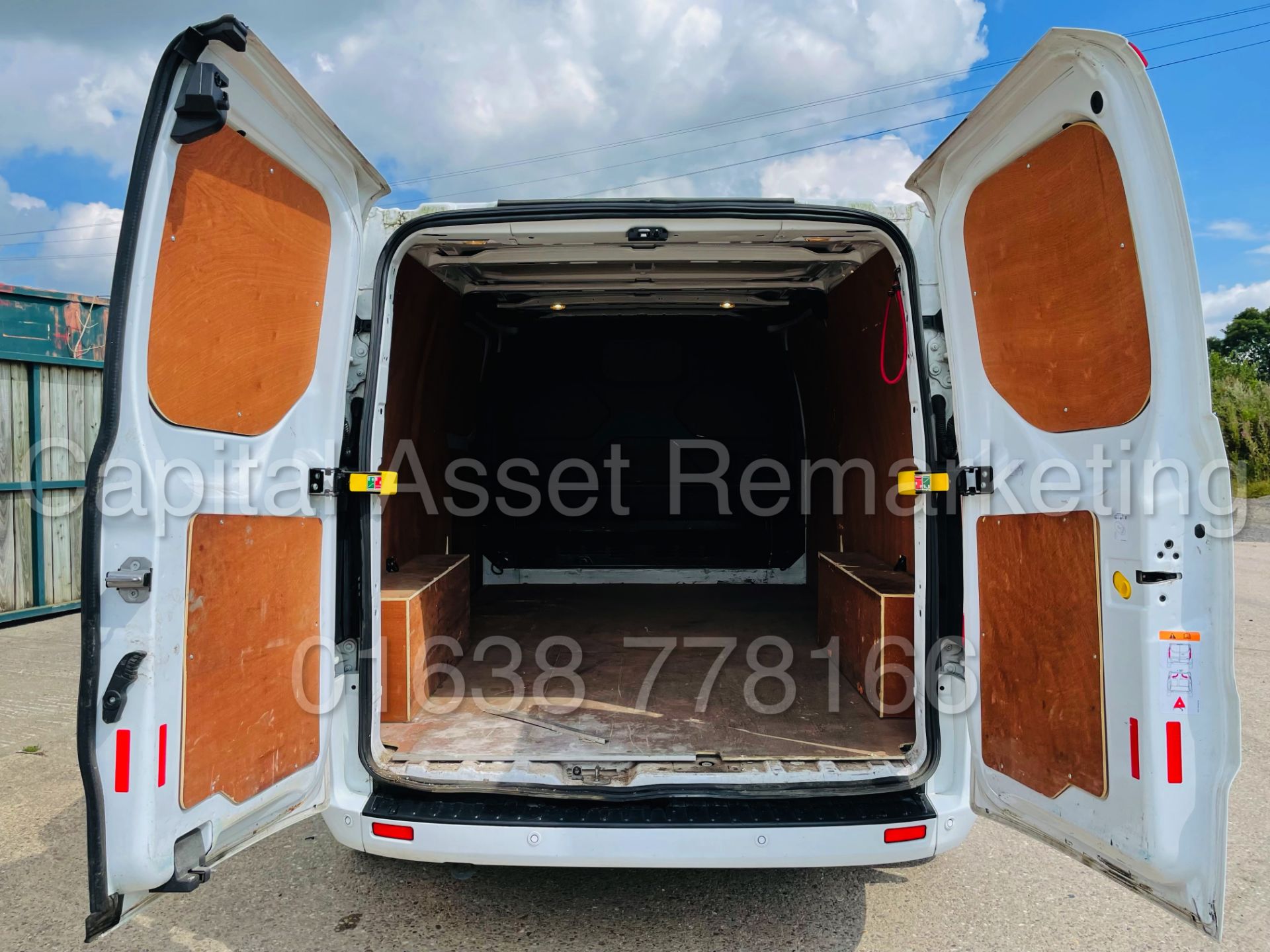 FORD TRANSIT CUSTOM *LIMITED EDITION* PANEL VAN (2018 - NEW MODEL) '2.0 TDCI - EURO 6 - 6 SPEED' - Image 28 of 46