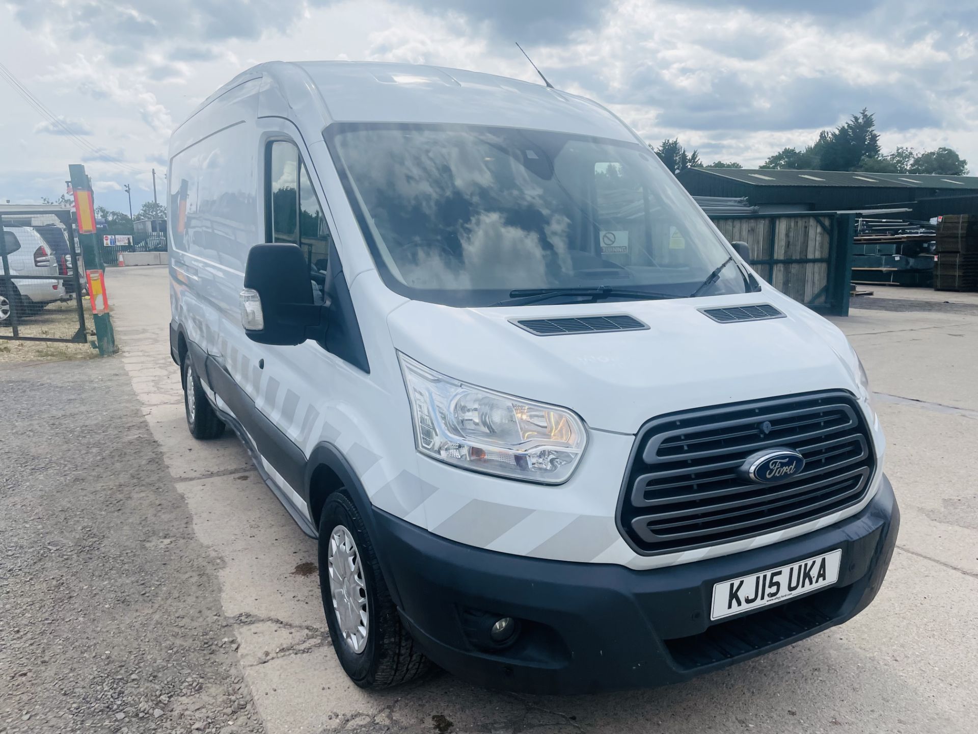 (On Sale) FORD TRANSIT 350 'TREND' LONG WHEEL BASE (2015 - 15 REG) 2198CC - 123 BHP !!! - Image 3 of 22