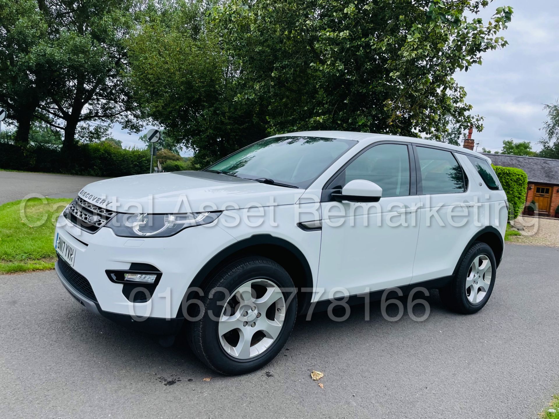 (On Sale) LAND ROVER DISCOVERY SPORT *SE TECH* SUV (2017 -EURO 6) '2.0 TD4 - STOP/START' (1 OWNER) - Image 7 of 52