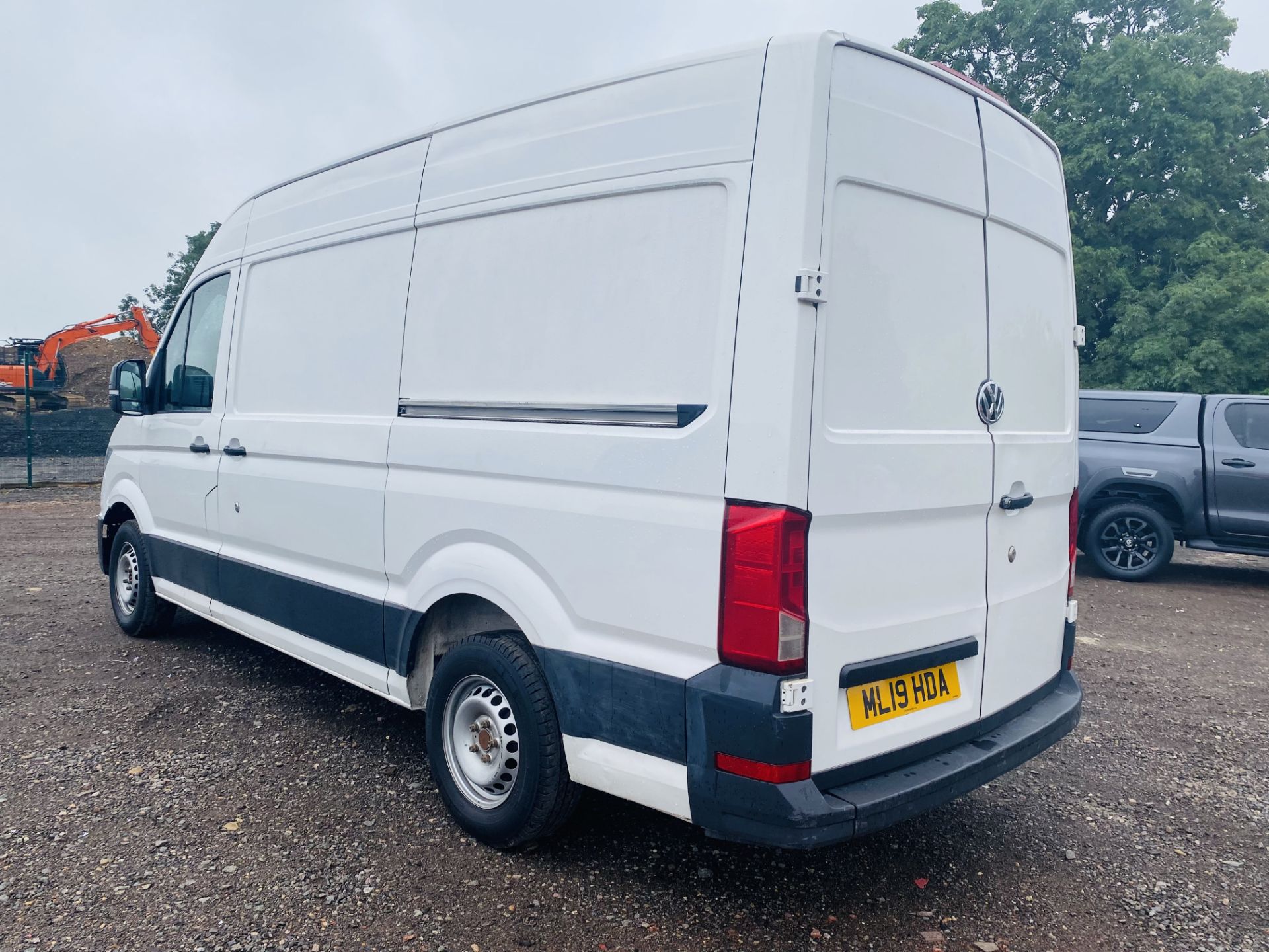 ON SALE VOLKSWAGEN CRAFTER CR35 "2.0TDI" (140) MEDIUM WHEEL BASE HIGH ROOF - 19 REG - AIR CON - LOOK - Image 6 of 17