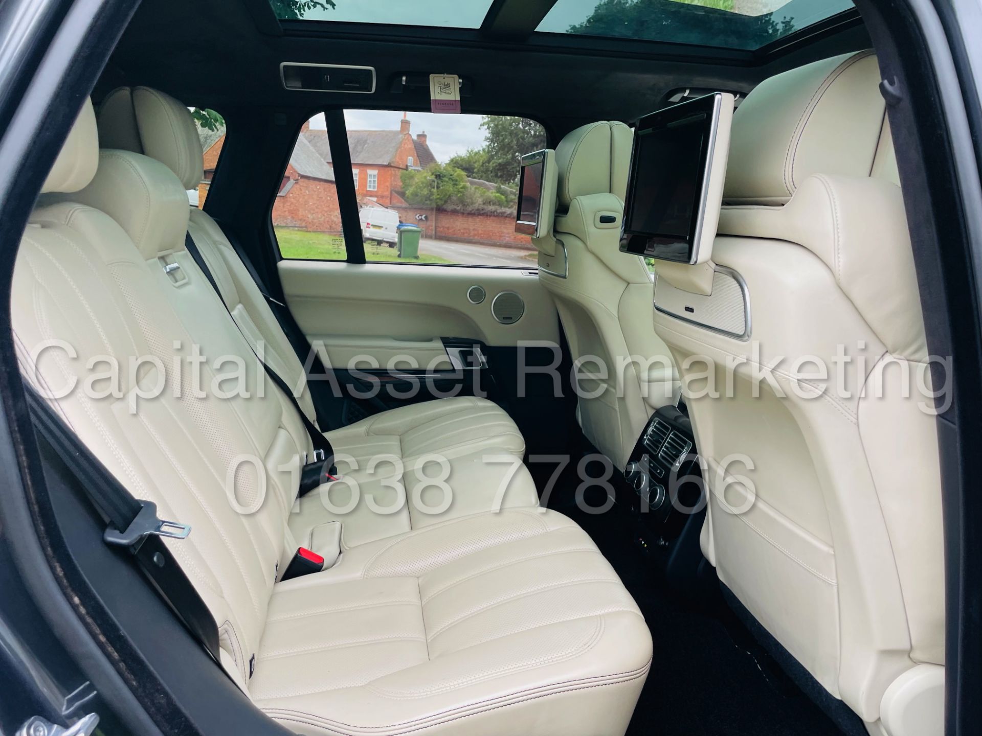 (On Sale) RANGE ROVER VOGUE *AUTOBIOGRAPHY* SUV (2016) 'SDV8 - 8 SPEED AUTO' *TOP OF THE RANGE* - Image 36 of 65