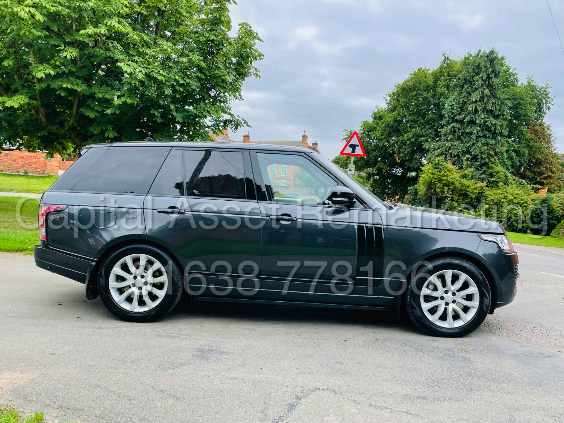 (On Sale) RANGE ROVER VOGUE *AUTOBIOGRAPHY* SUV (2016) 'SDV8 - 8 SPEED AUTO' *TOP OF THE RANGE* - Image 14 of 65