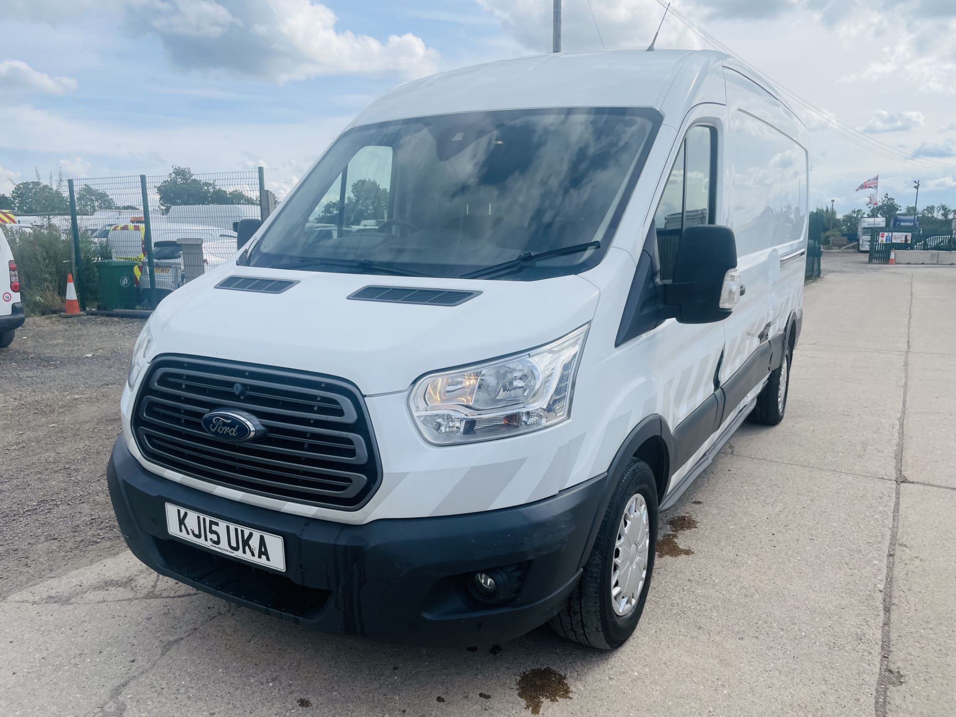 (On Sale) FORD TRANSIT 350 'TREND' LONG WHEEL BASE (2015 - 15 REG) 2198CC - 123 BHP !!! - Image 5 of 22