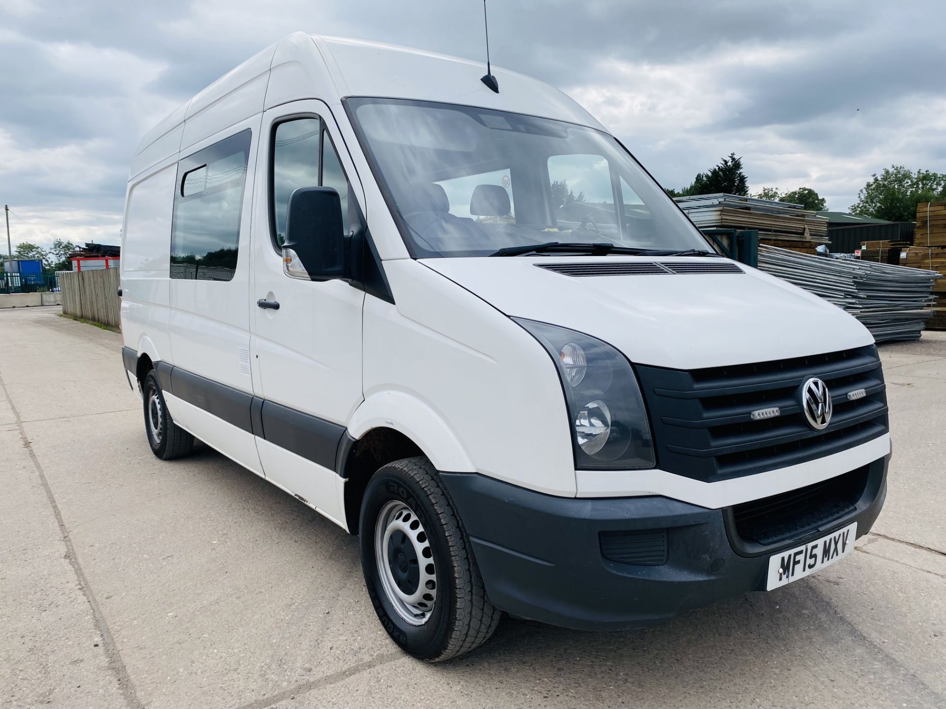 ON SALE VOLKSWAGEN CRAFTER 2.0TDI (136) MWB "MESSING UNIT WITH TOILET" 15 REG - 1 KEEPER - FULL SPEC - Image 3 of 30