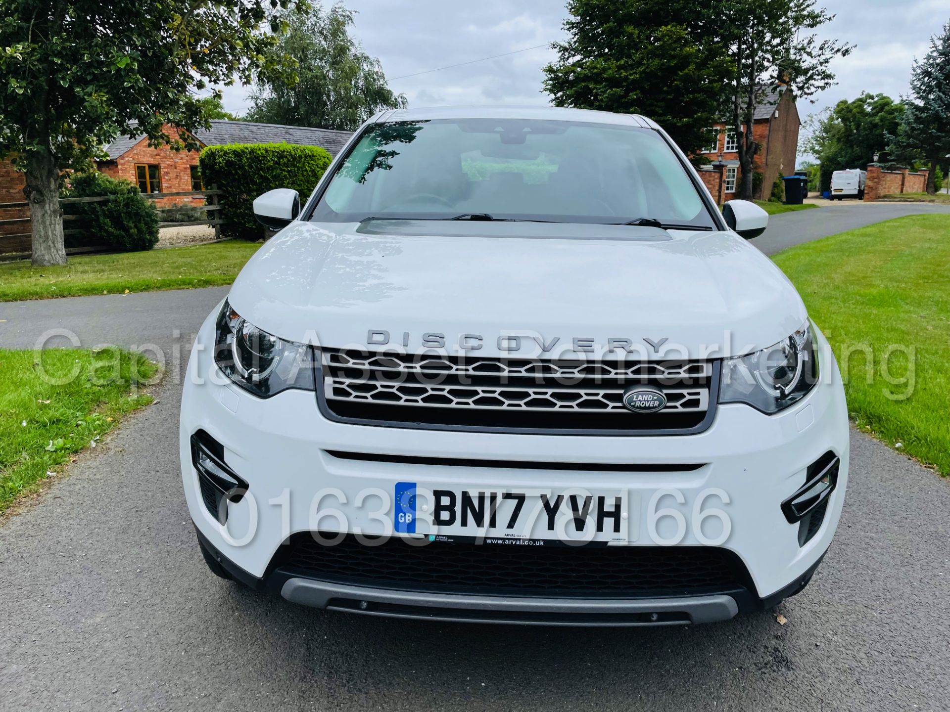 (On Sale) LAND ROVER DISCOVERY SPORT *SE TECH* SUV (2017 -EURO 6) '2.0 TD4 - STOP/START' (1 OWNER) - Image 4 of 52