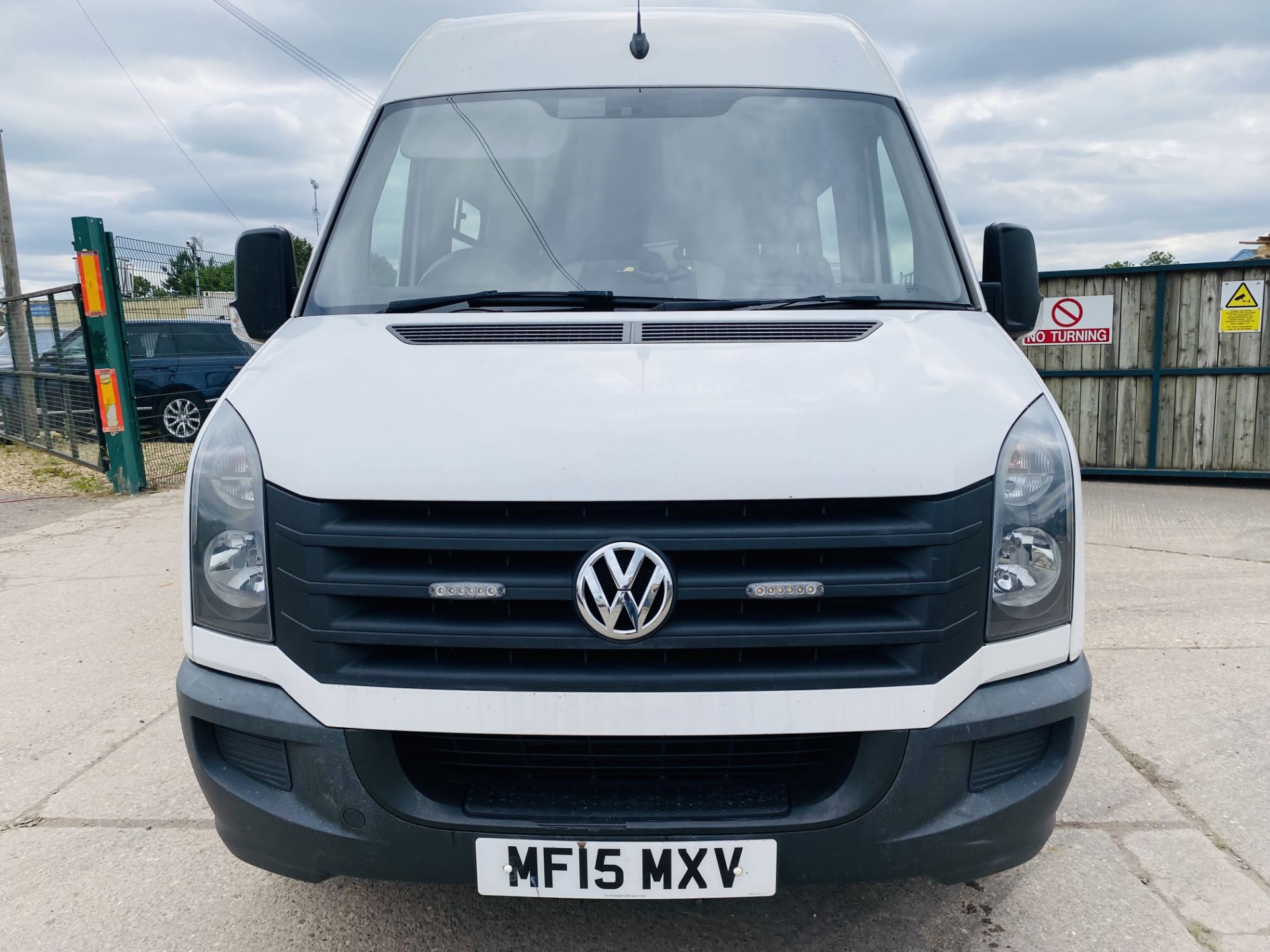 ON SALE VOLKSWAGEN CRAFTER 2.0TDI (136) MWB "MESSING UNIT WITH TOILET" 15 REG - 1 KEEPER - FULL SPEC - Image 5 of 30