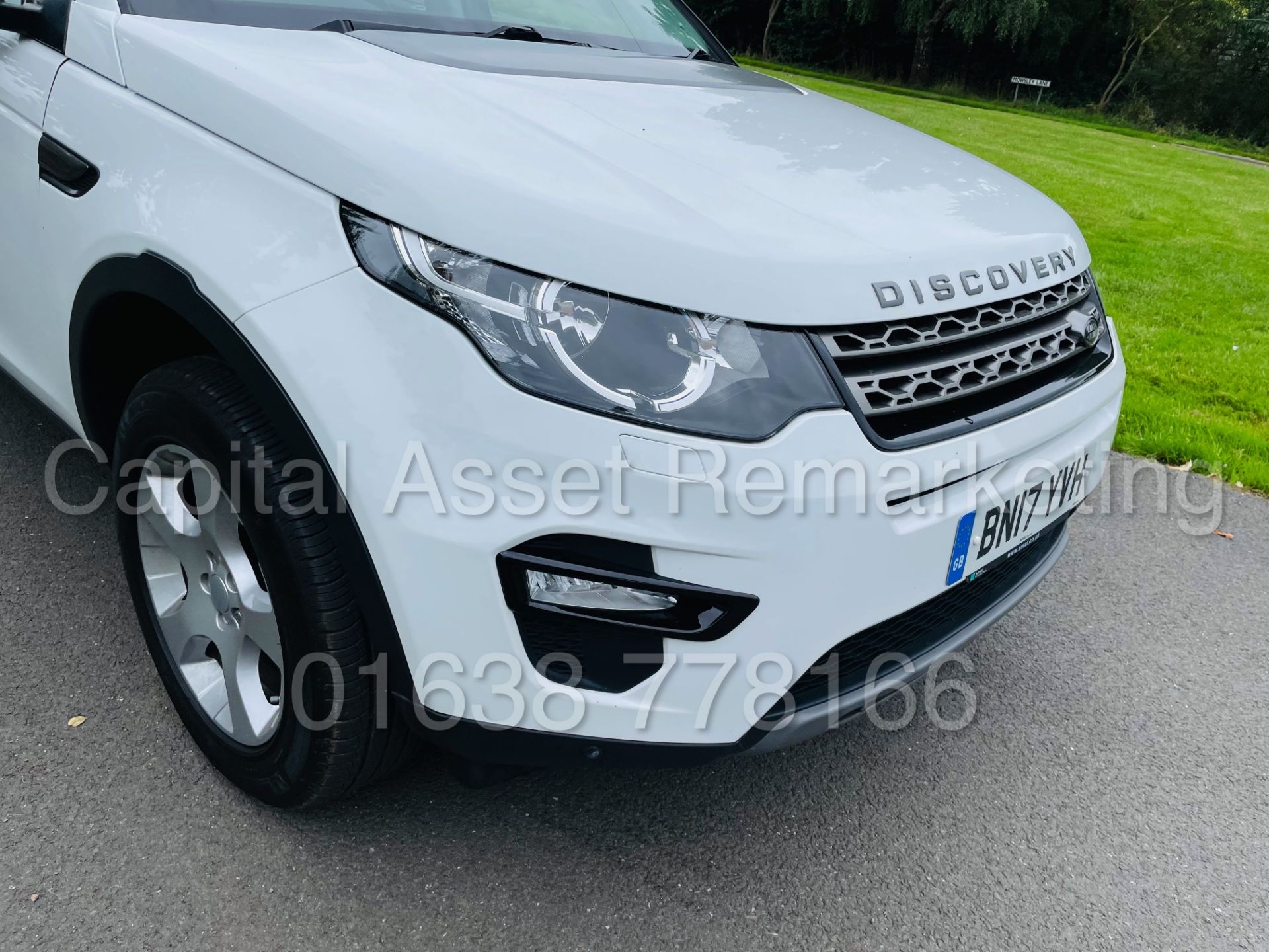 (On Sale) LAND ROVER DISCOVERY SPORT *SE TECH* SUV (2017 -EURO 6) '2.0 TD4 - STOP/START' (1 OWNER) - Image 15 of 52