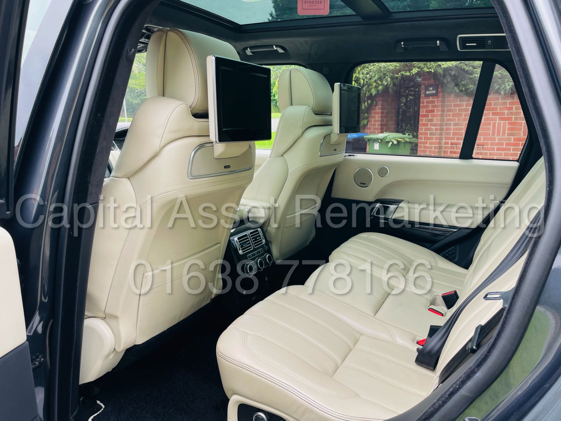 (On Sale) RANGE ROVER VOGUE *AUTOBIOGRAPHY* SUV (2016) 'SDV8 - 8 SPEED AUTO' *TOP OF THE RANGE* - Image 27 of 65