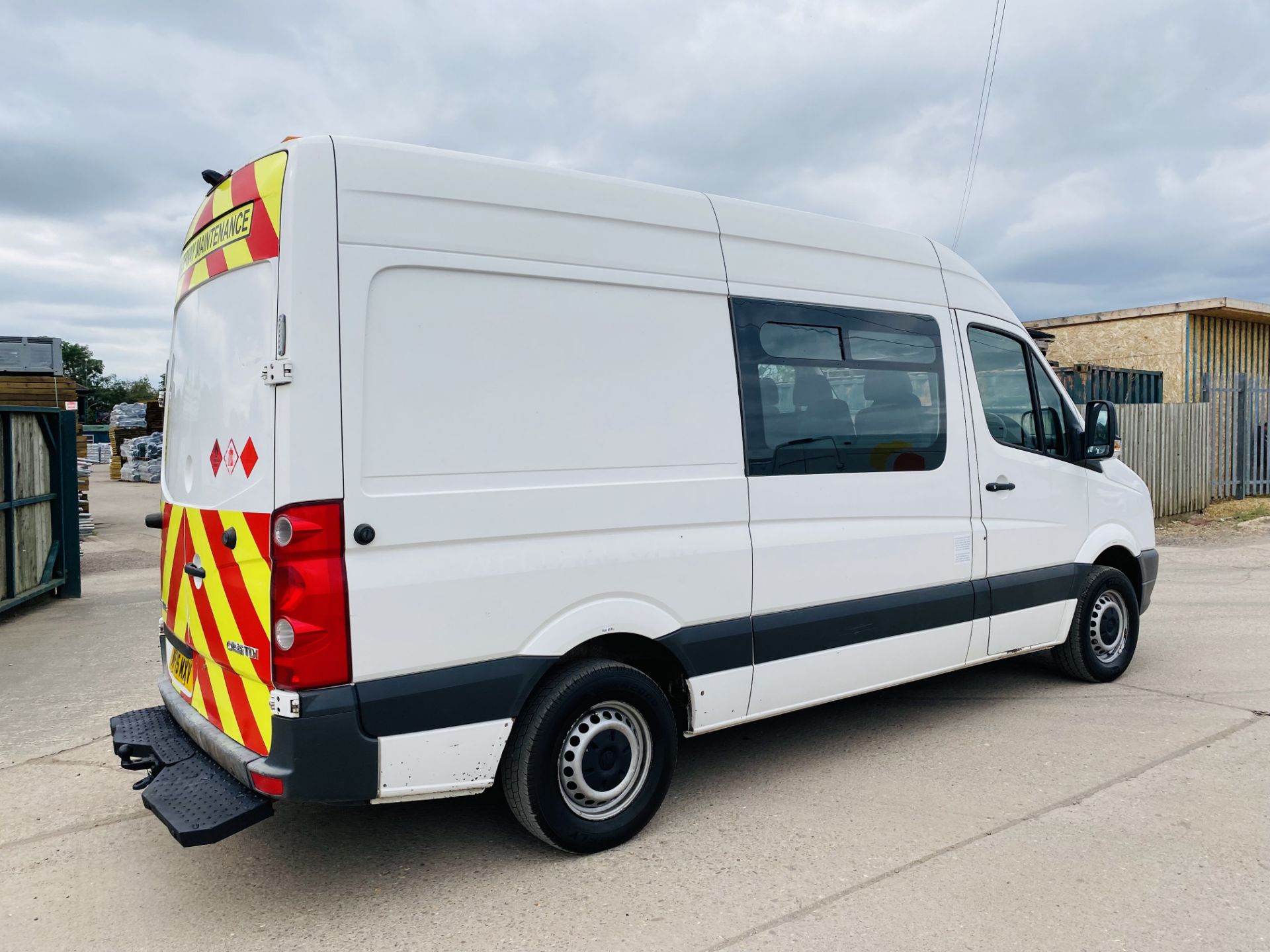 ON SALE VOLKSWAGEN CRAFTER 2.0TDI (136) MWB "MESSING UNIT WITH TOILET" 15 REG - 1 KEEPER - FULL SPEC - Image 14 of 30