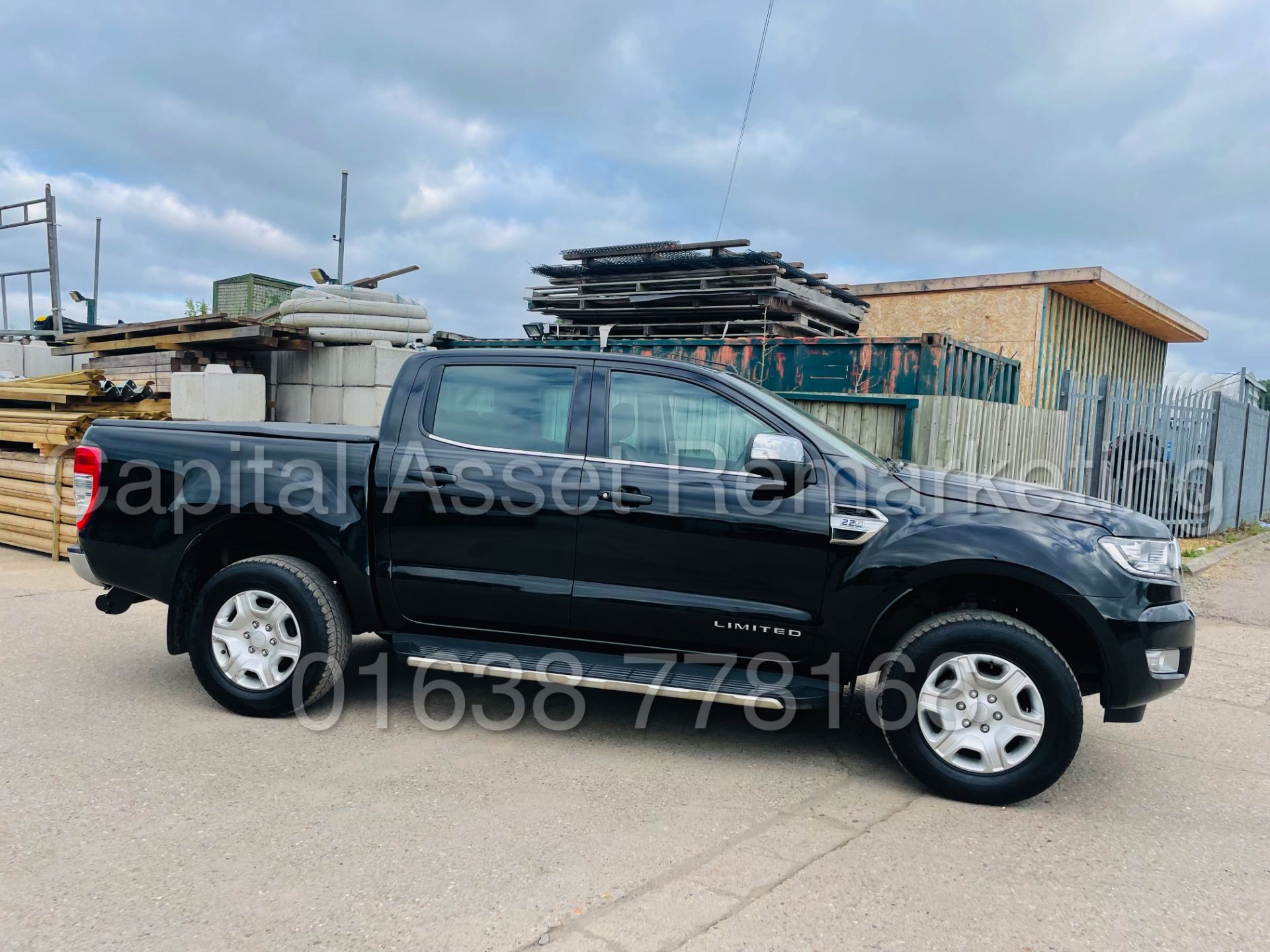 FORD RANGER *LIMITED EDITION* DOUBLE CAB PICK-UP (2017 -EURO 6) 'AUTO - LEATHER' (1 OWNER FROM NEW) - Image 16 of 56