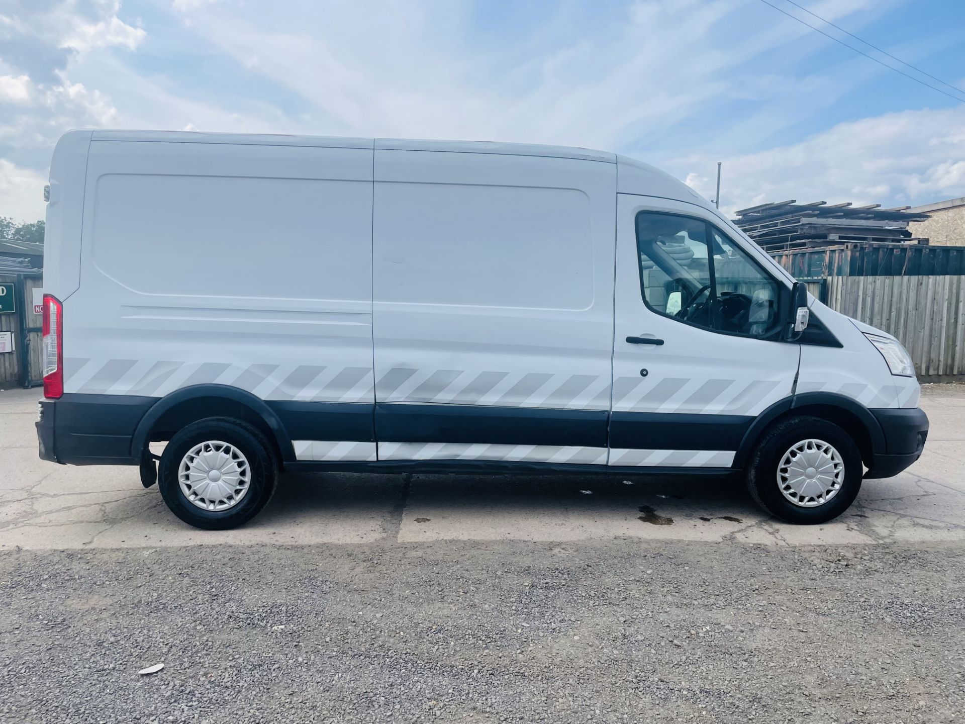 (On Sale) FORD TRANSIT 350 'TREND' LONG WHEEL BASE (2015 - 15 REG) 2198CC - 123 BHP !!! - Image 16 of 22