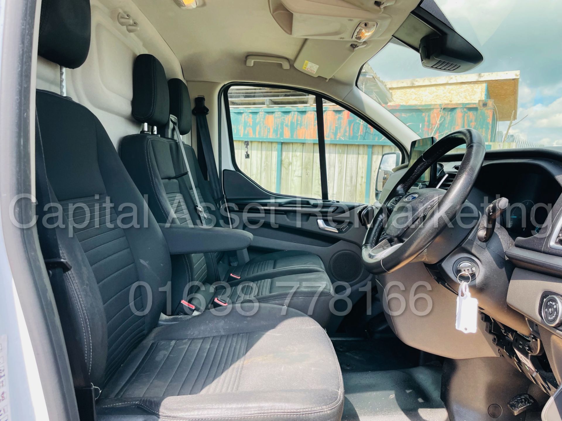 FORD TRANSIT CUSTOM *LIMITED EDITION* PANEL VAN (2018 - NEW MODEL) '2.0 TDCI - EURO 6 - 6 SPEED' - Image 32 of 46