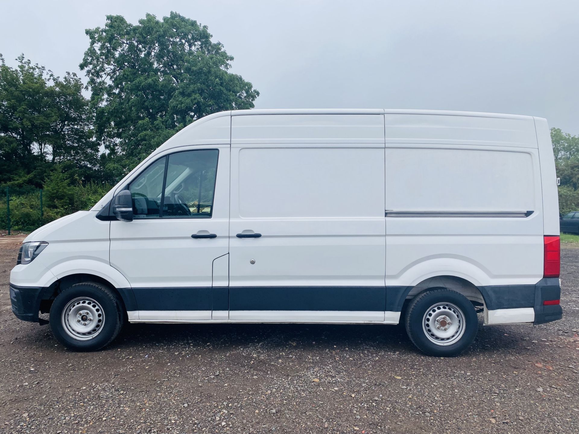 ON SALE VOLKSWAGEN CRAFTER CR35 "2.0TDI" (140) MEDIUM WHEEL BASE HIGH ROOF - 19 REG - AIR CON - LOOK - Image 5 of 17