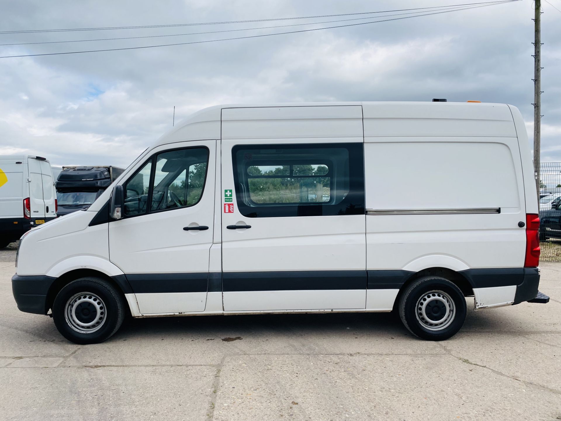 ON SALE VOLKSWAGEN CRAFTER 2.0TDI (136) MWB "MESSING UNIT WITH TOILET" 15 REG - 1 KEEPER - FULL SPEC - Image 7 of 30