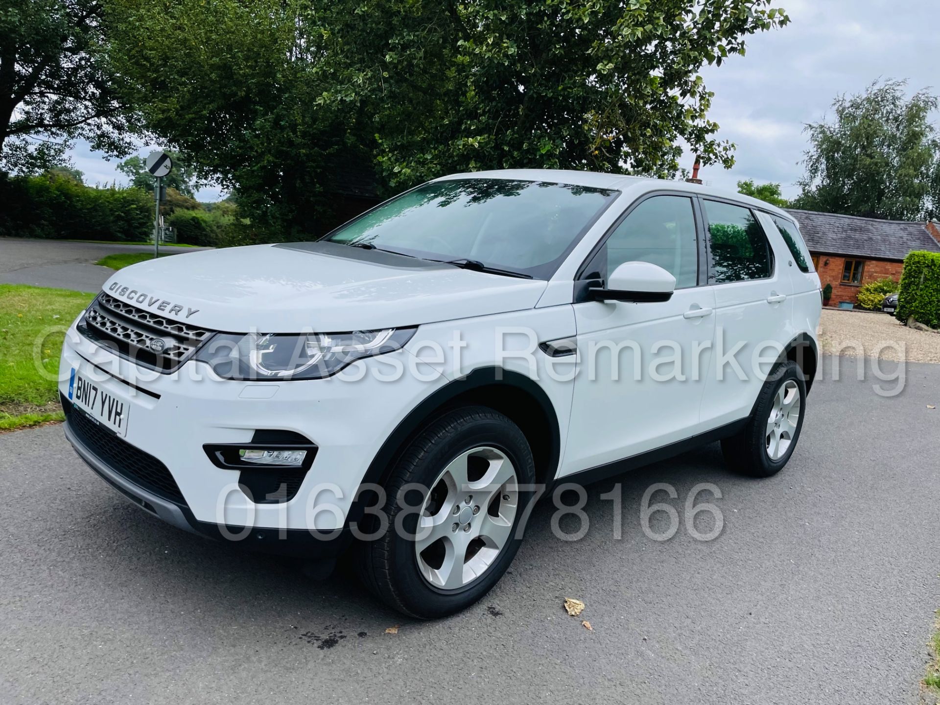 (On Sale) LAND ROVER DISCOVERY SPORT *SE TECH* SUV (2017 -EURO 6) '2.0 TD4 - STOP/START' (1 OWNER) - Image 6 of 52